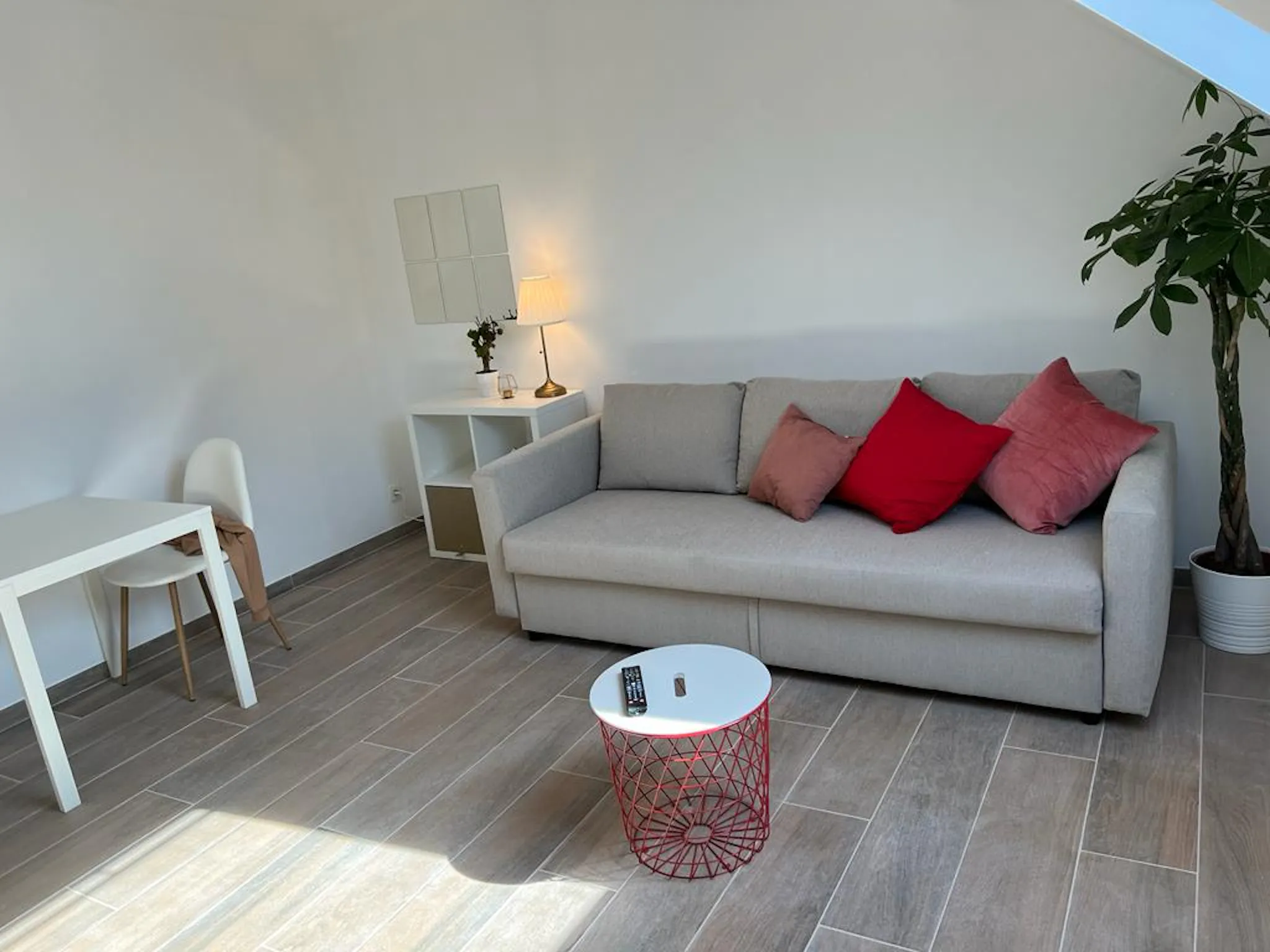 Rue des Eburons, Brussels preview