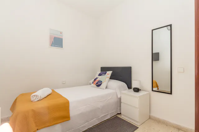 Private room in Calle Héroe de Sostoa, Málaga (1706865) room image 2