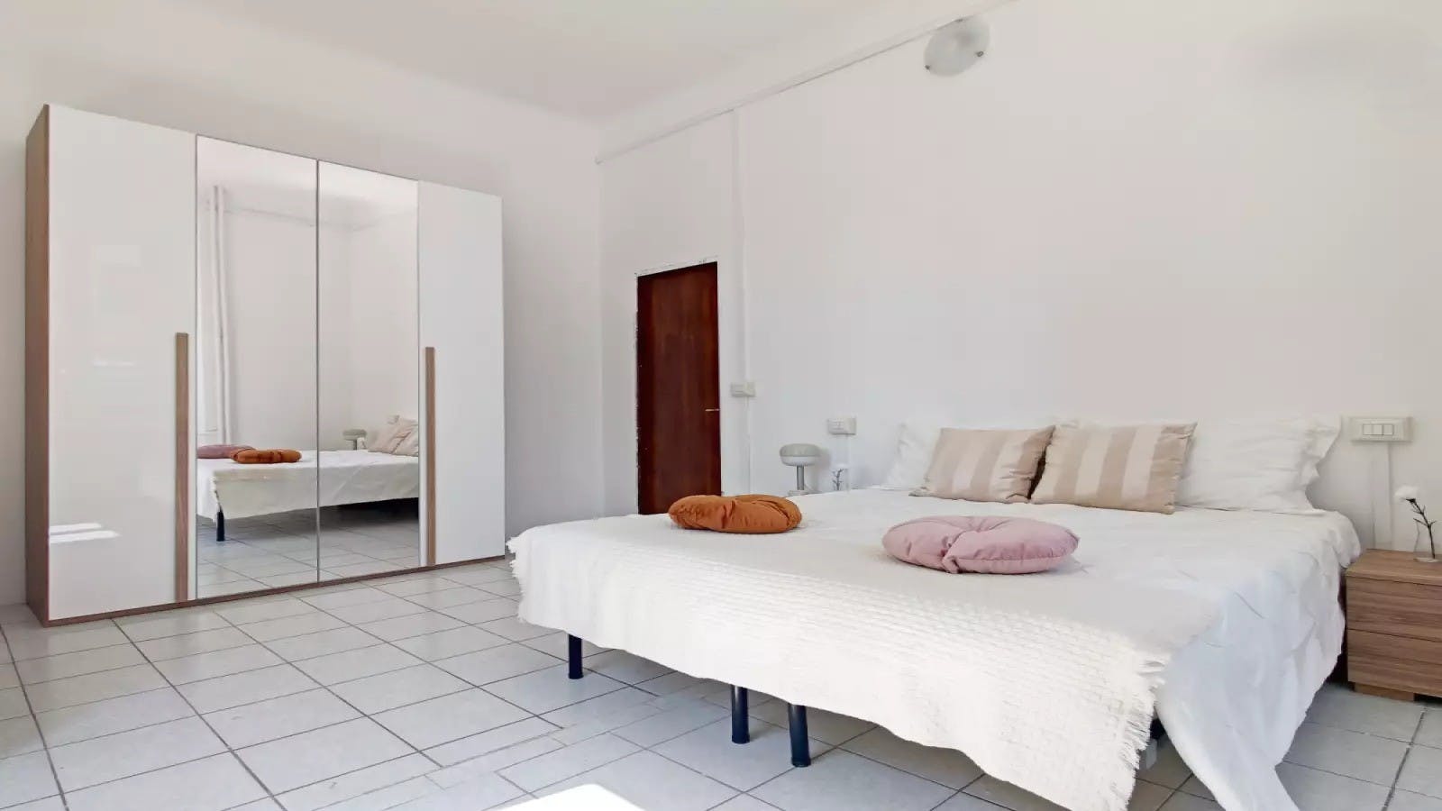 Apartment Milan, 1 bed — photo 1