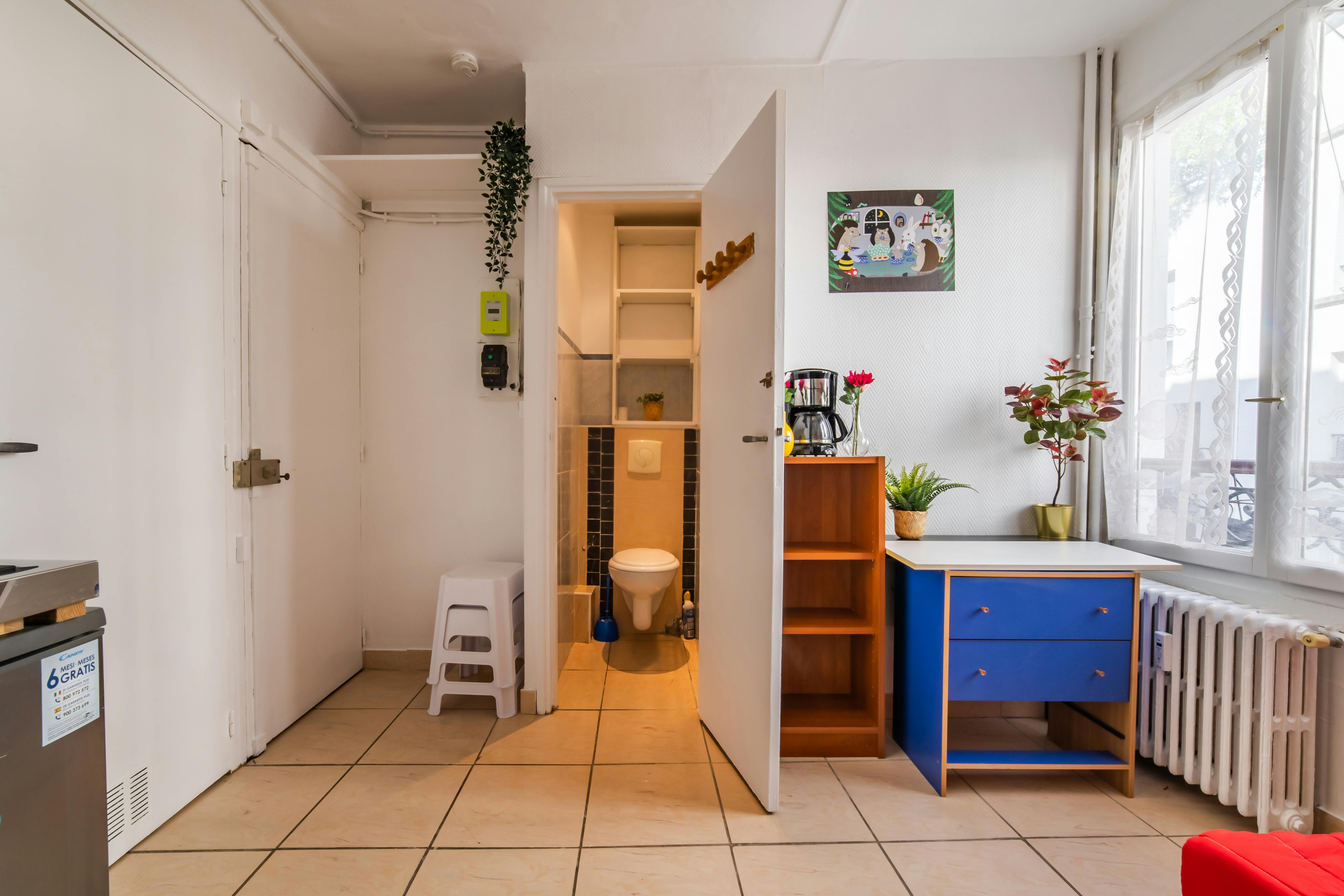 Apartment for rent for €1,080 per month in Paris, Rue de l'Asile Popincourt