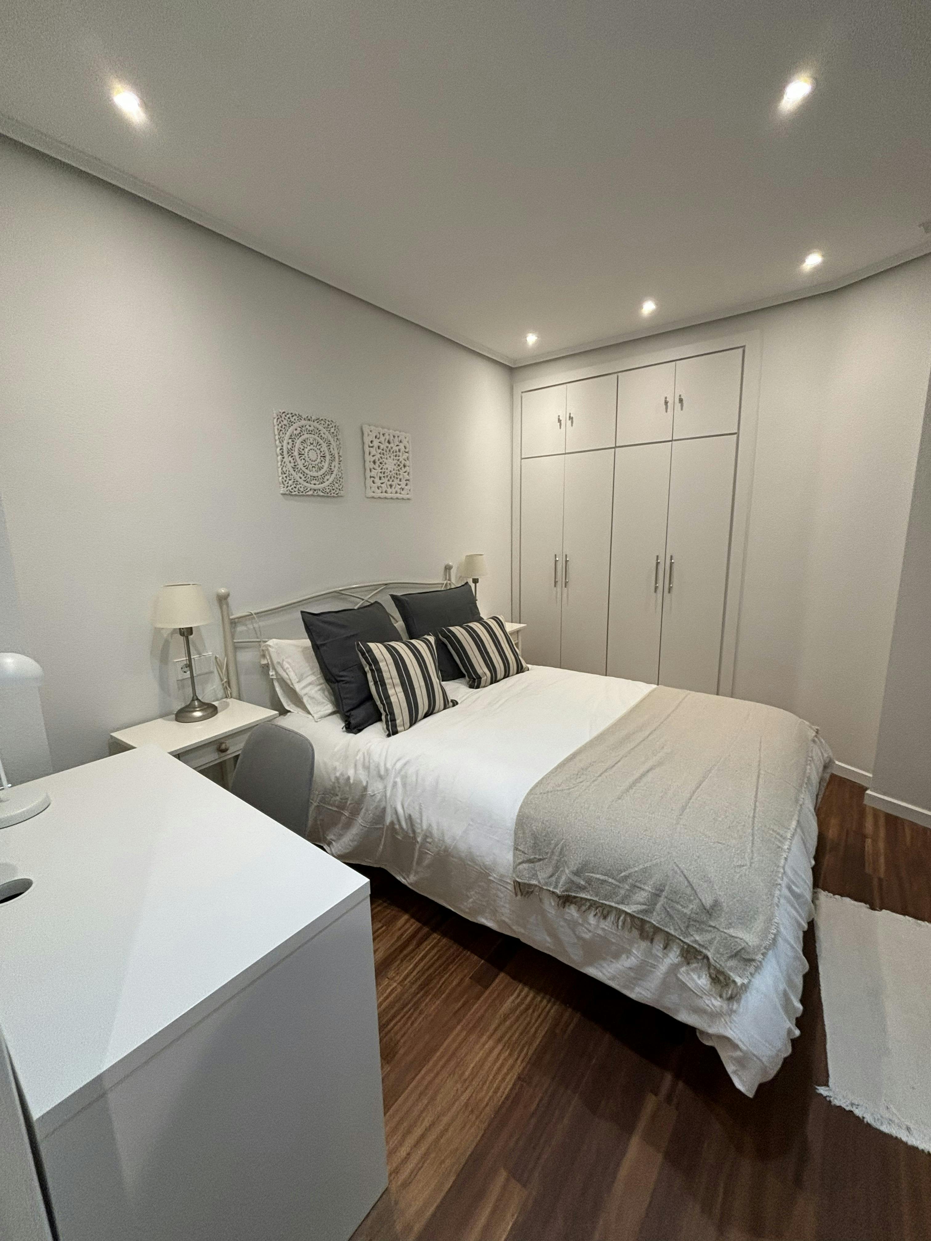 WG-Zimmer zu mieten für 750 € pro Monat in Bilbao, Travesía de Uribitarte