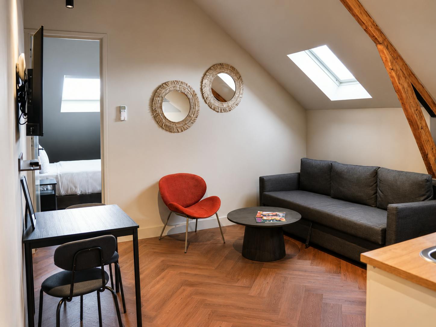 Apartment for rent for €3,200 per month in Hoofddorp, Kruisweg