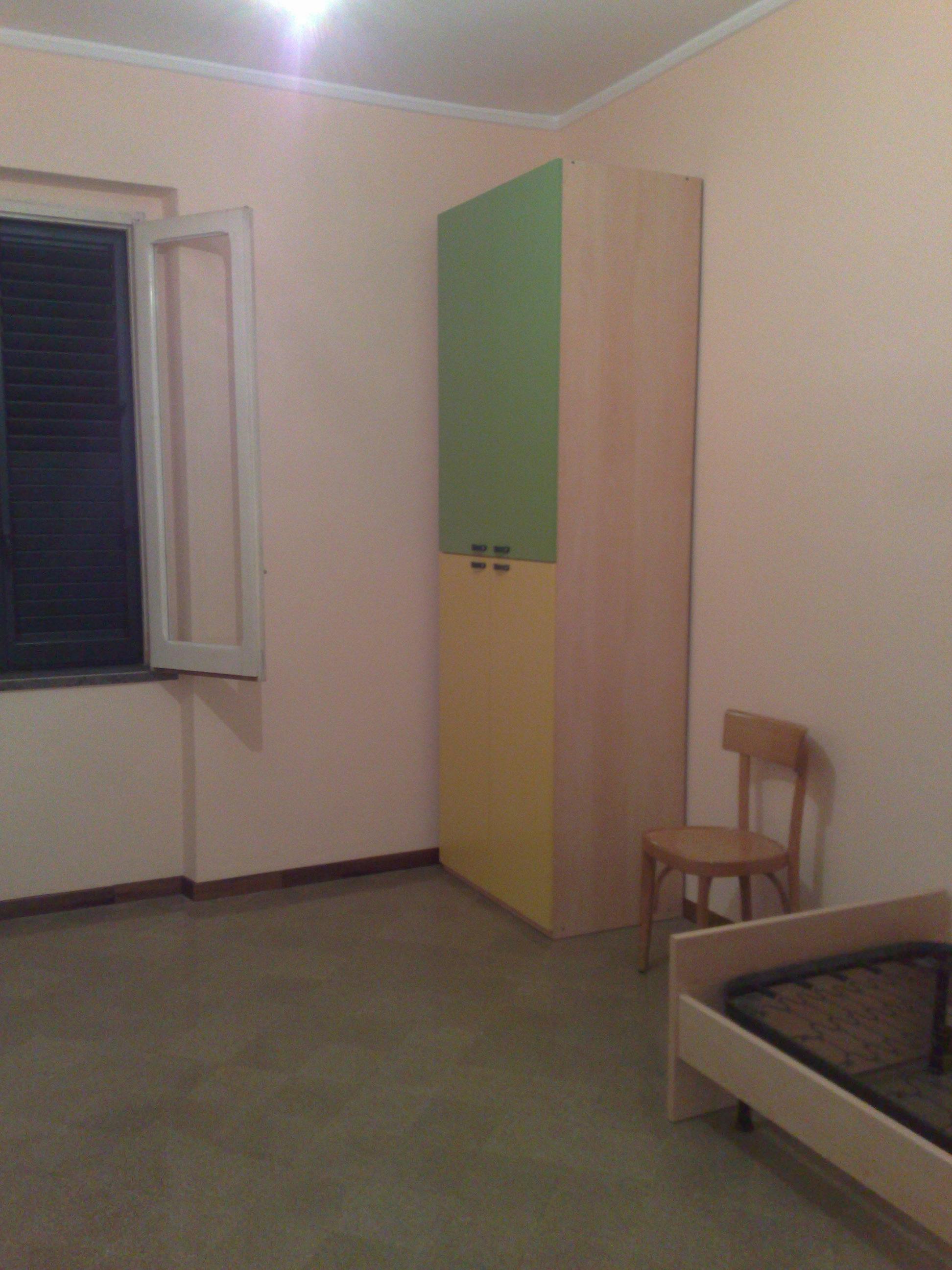 WG-Zimmer zu mieten für 350 € pro Monat in Palermo, Via Generale Luigi Cadorna