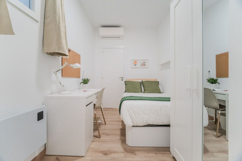 Single room Madrid, 1 bed — photo 1