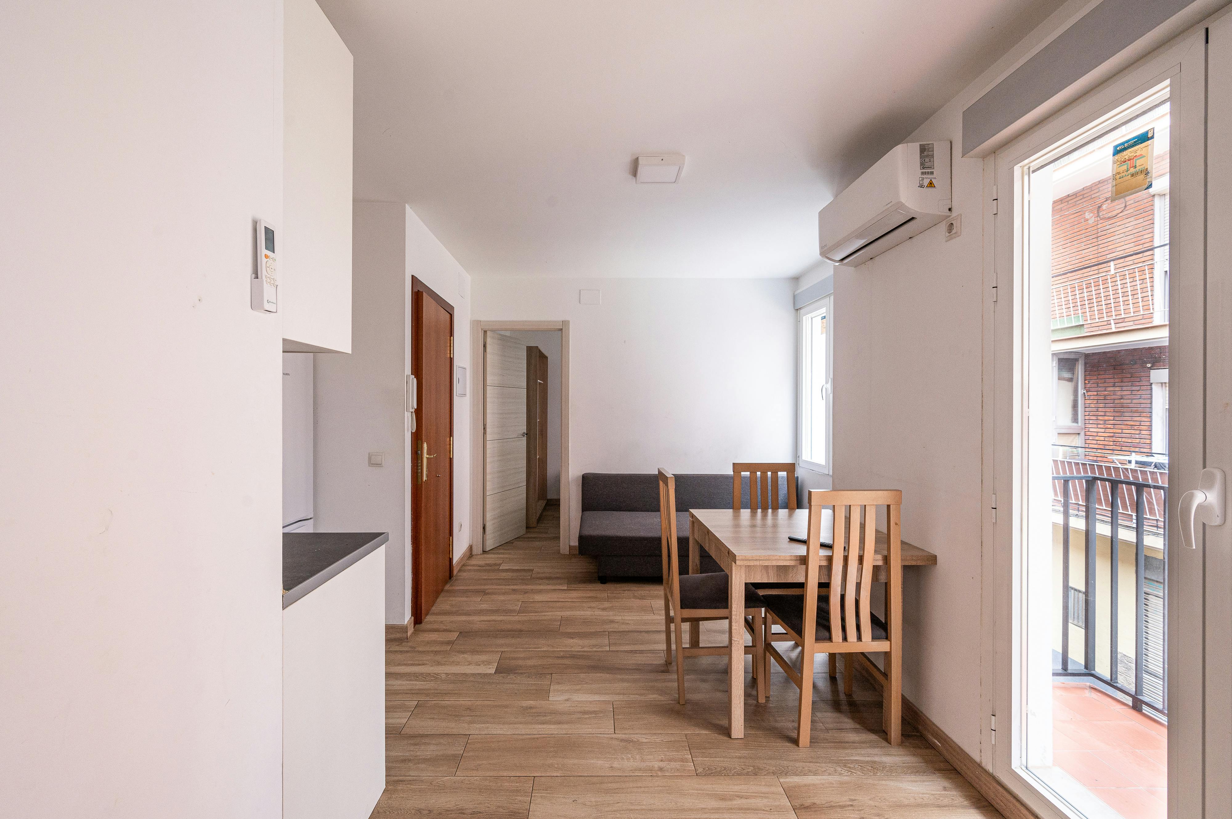 Apartment for rent for €1,200 per month in Madrid, Calle Francisco Ordónez