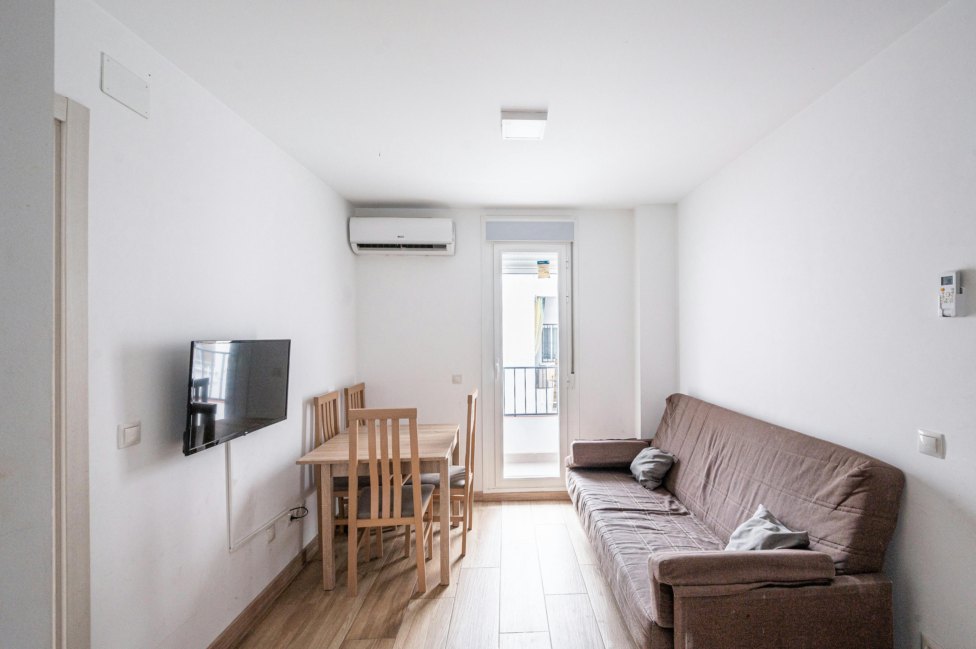 Apartment for rent for €1,200 per month in Madrid, Calle Francisco Ordónez