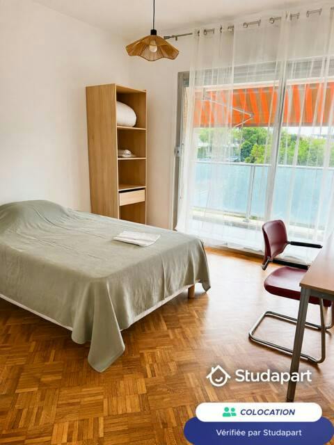 Private room for rent on Avenue Guy de Maupassant, Marseille - Plus
