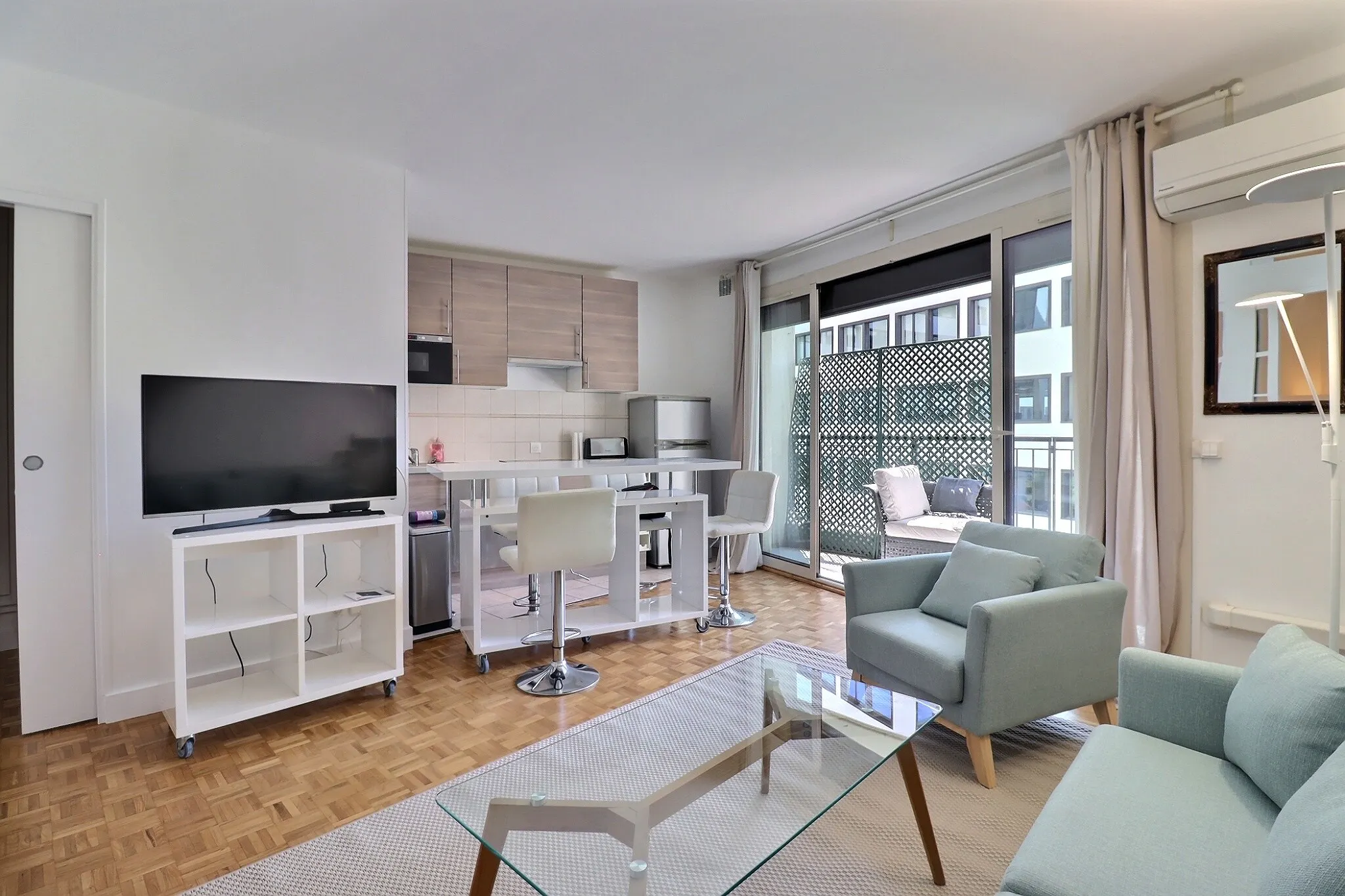 1-Bedroom Apartment in Avenue Charles de Gaulle, Neuilly-sur-Seine (1707281) ROOM 1