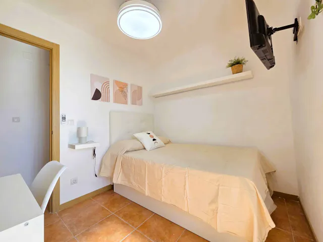 Private room in Calle de Vélez Málaga, Madrid (1707306) room image 2