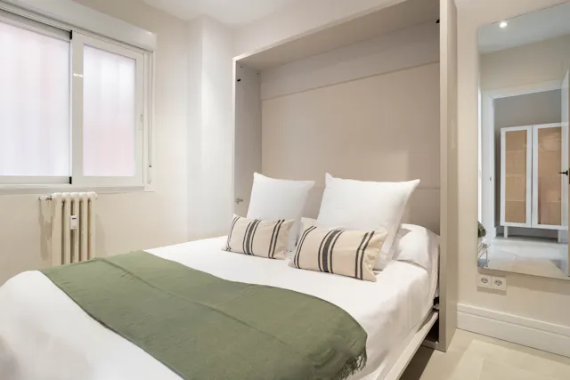 2-Bedroom Apartment in Calle de la Infanta María Teresa, Madrid (1707655) room image 2