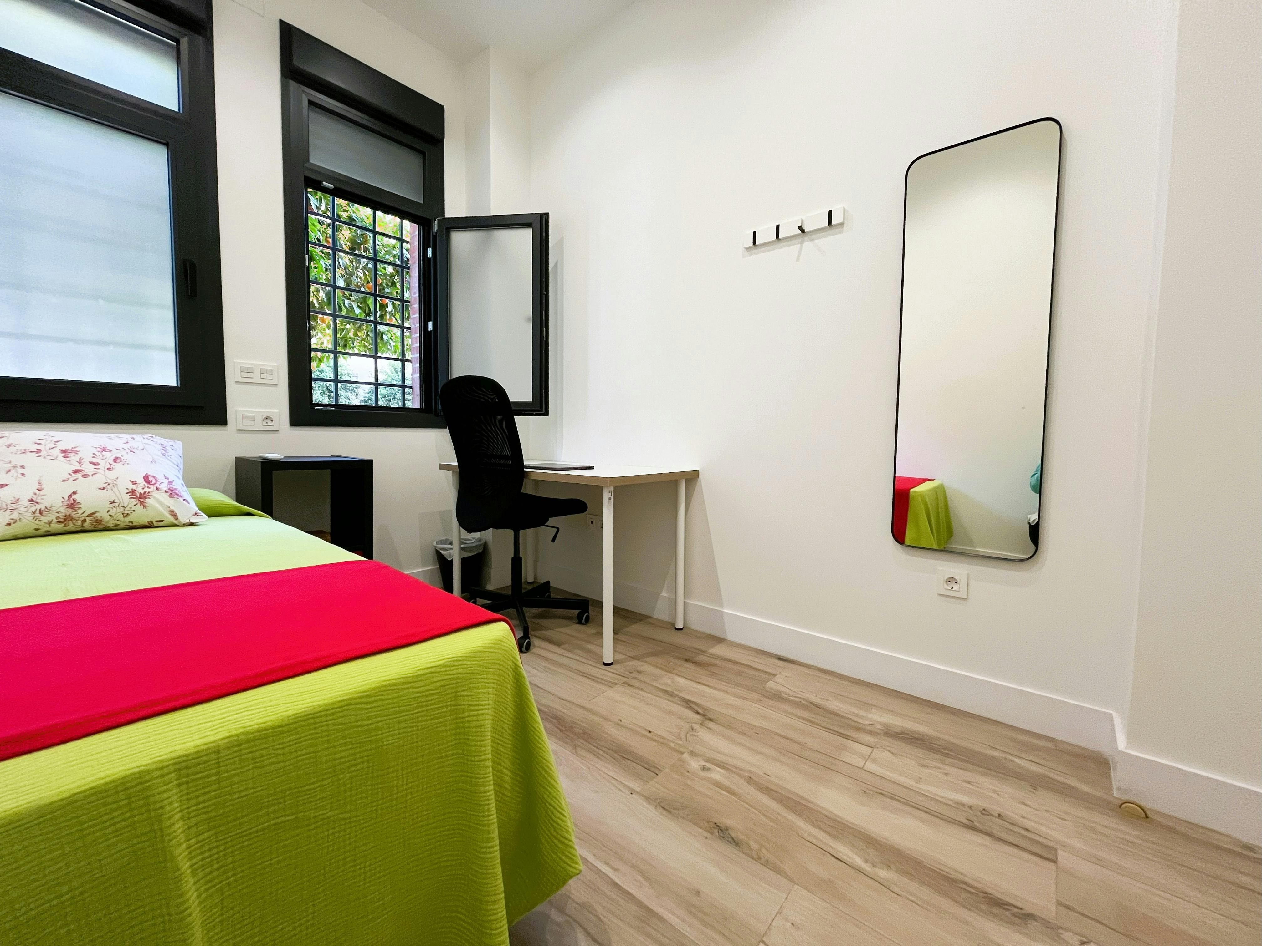 Private room for rent for €550 per month in Sevilla, Calle Alberche