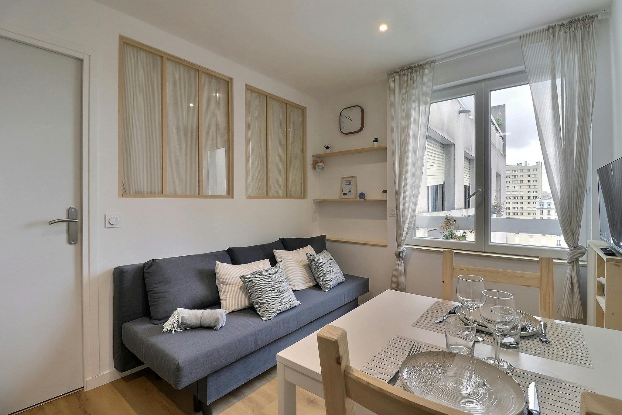 Apartment for rent for €1,485 per month in Paris, Rue Stephenson