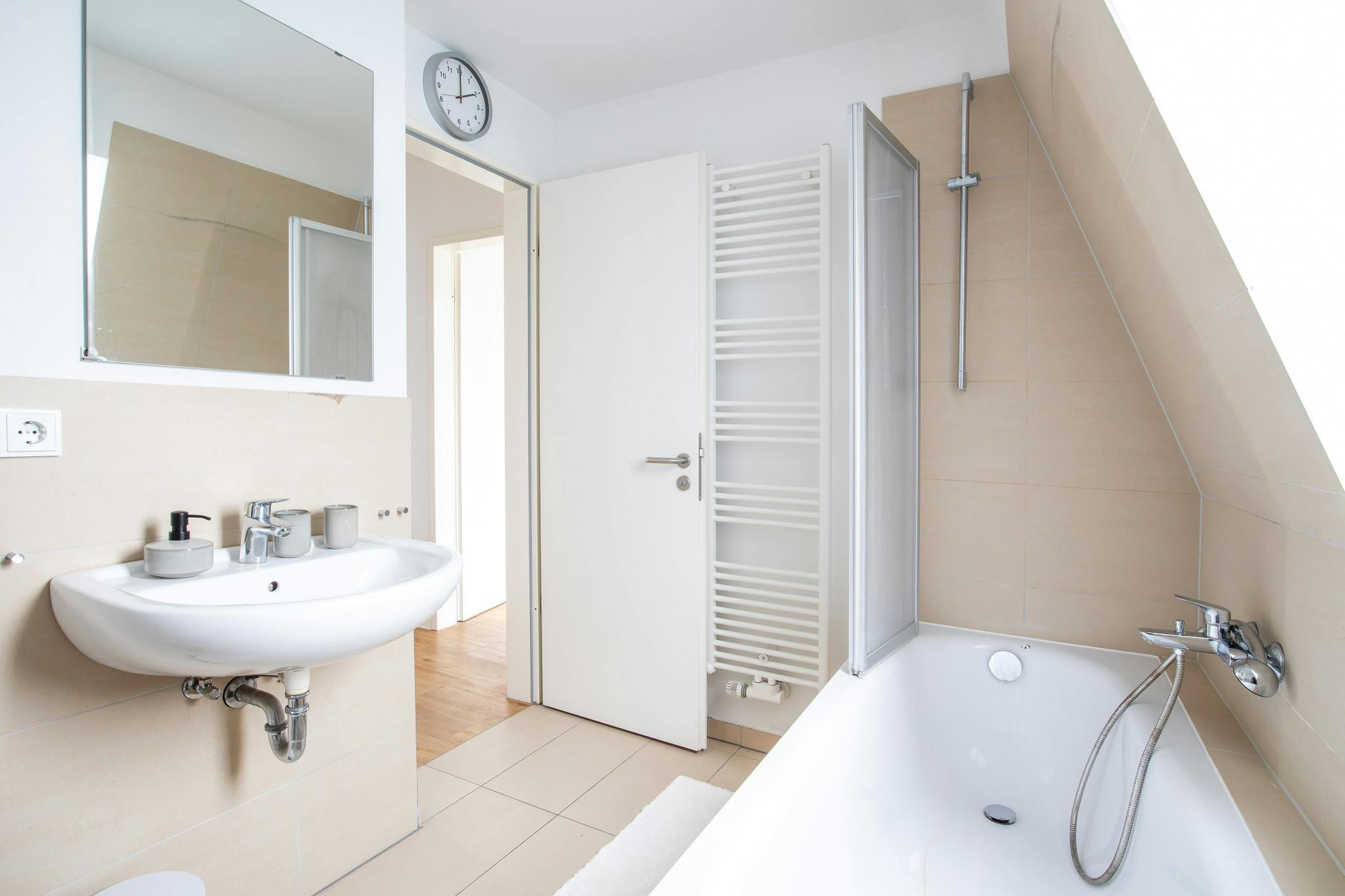 Single room Hamburg, 1 bed, 16m² — photo 9