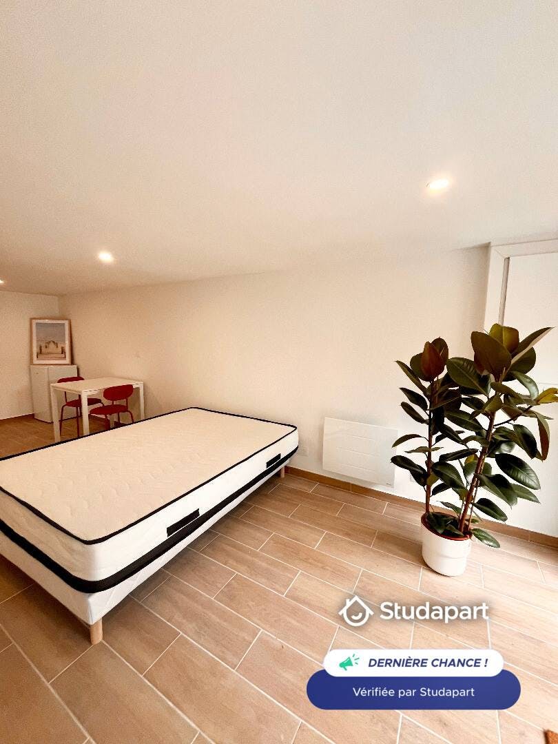 Apartment for rent for €650 per month in Caen, Rue de Biéville