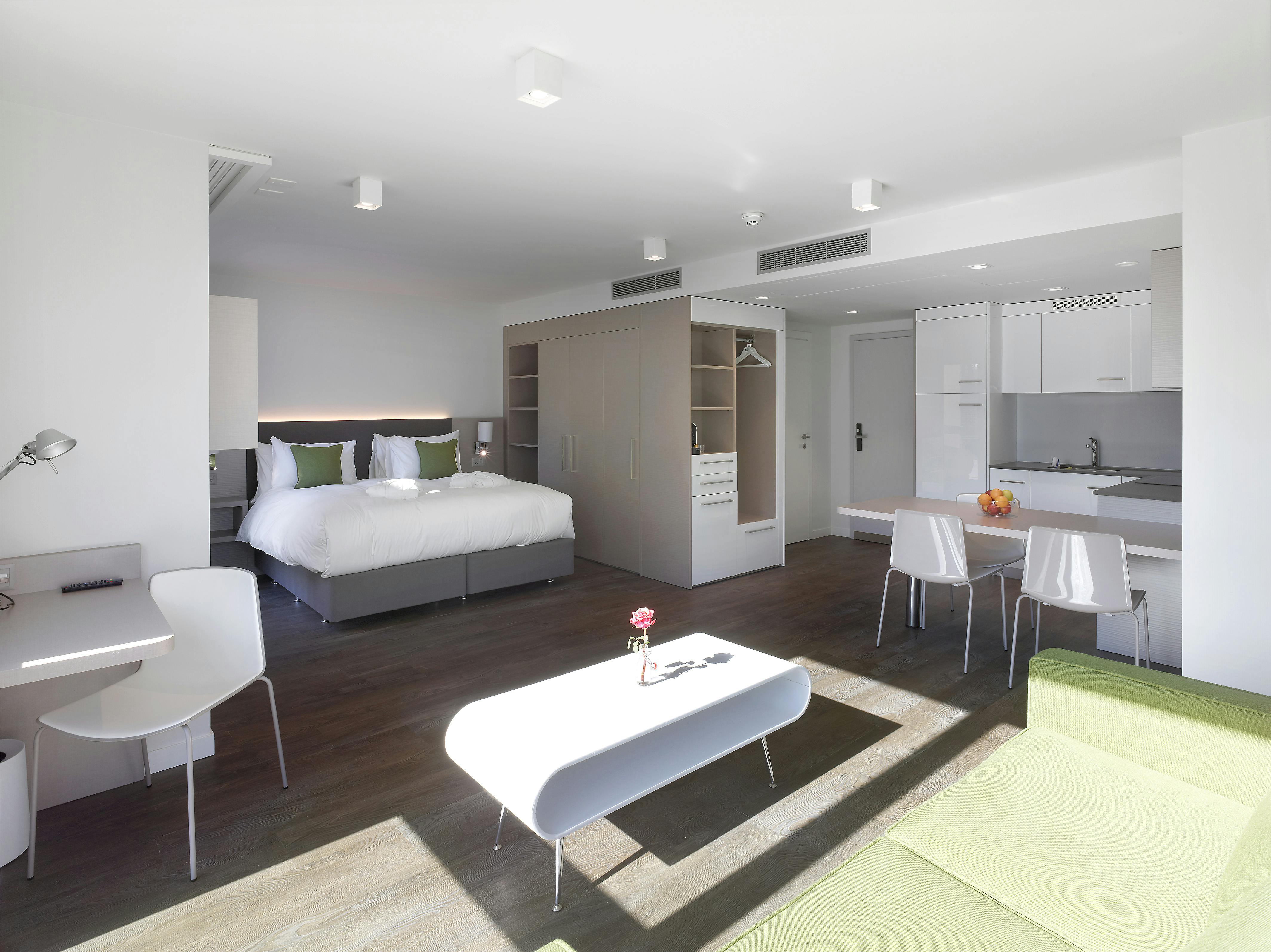 Studio for rent for CHF 5,373 per month in Nyon, Rue Jules Gachet