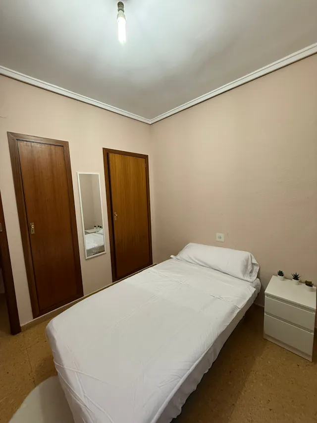 Private room in Carrer de Pere Bonfill, Valencia (1708872) room image 2