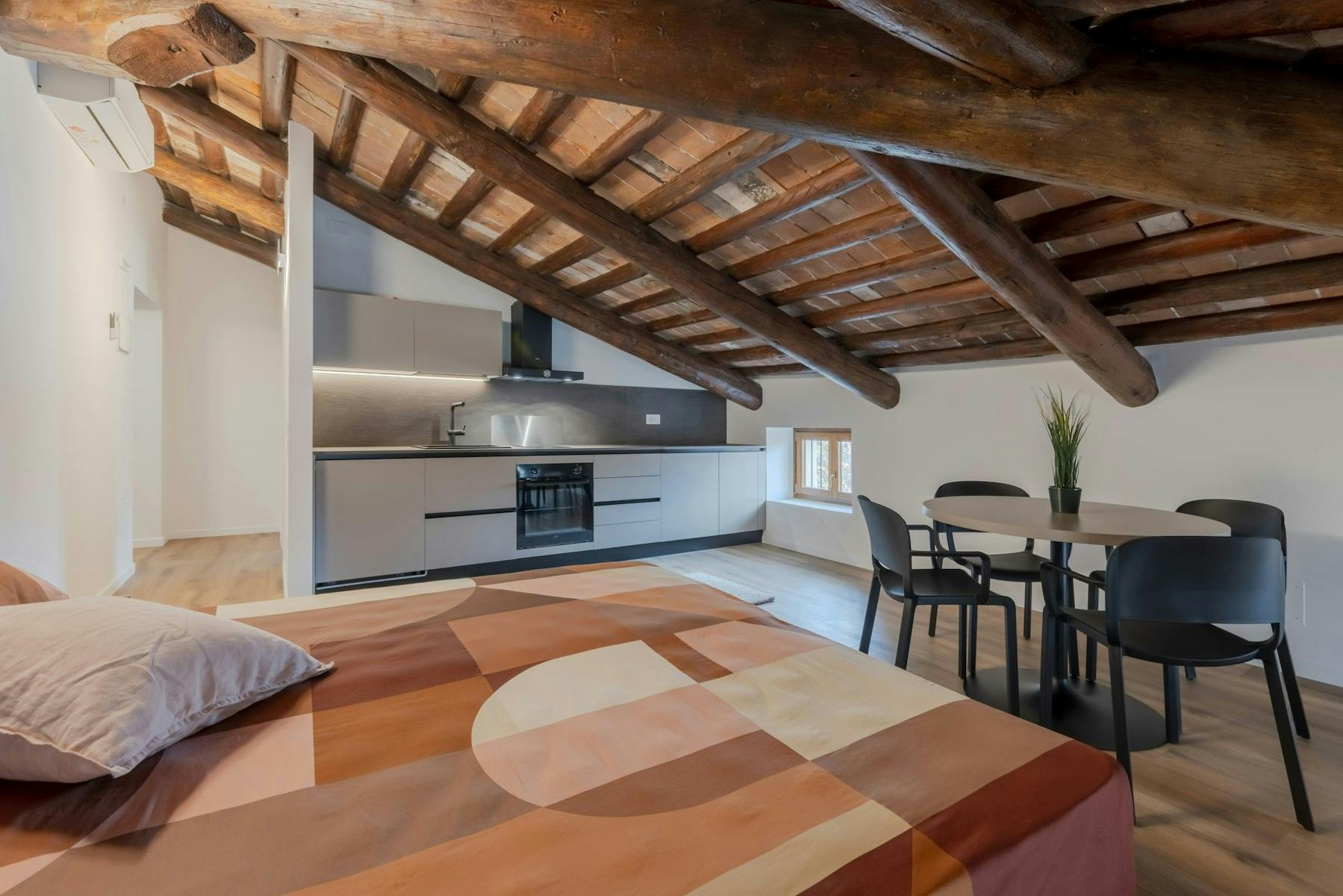 Apartment for rent for €1,350 per month in Padova, Via Santa Caterina