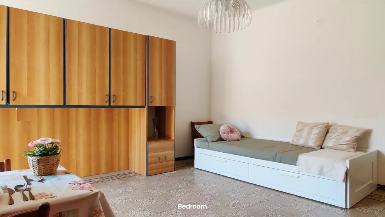 Studio for rent for €900 per month in Milan, Via degli Etruschi