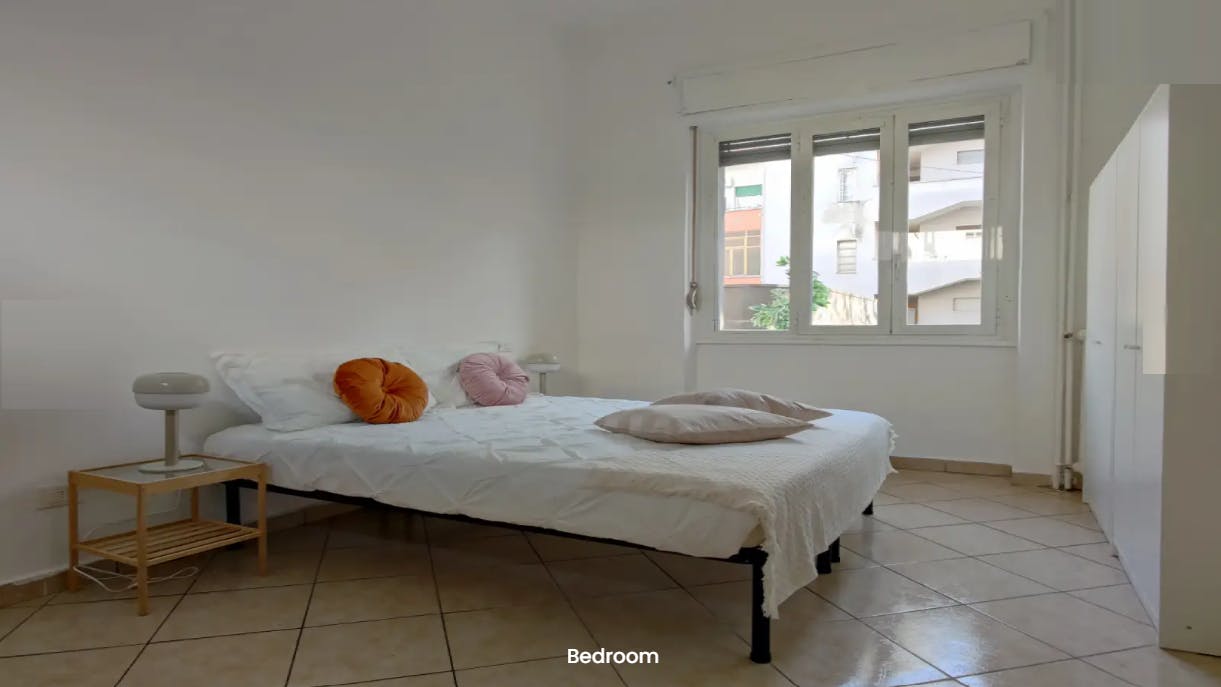 Appartement te huur voor € 950 per maand in Milan, Via degli Etruschi
