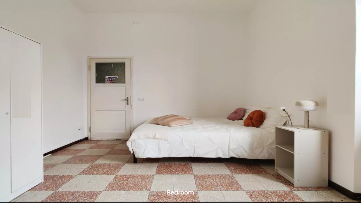 Appartement te huur voor € 950 per maand in Milan, Viale Faenza