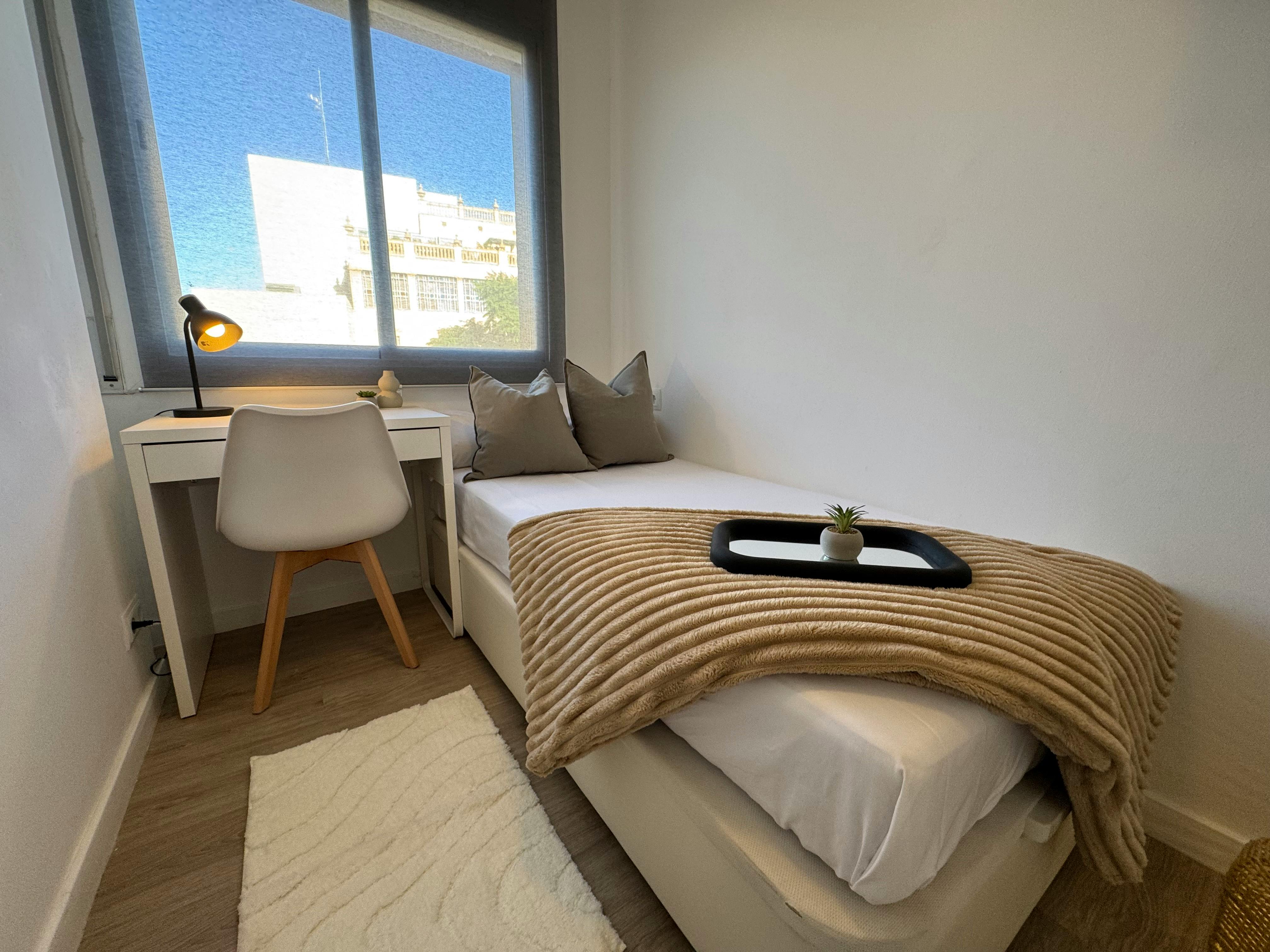 Plaça de Salvador Riera, Barcelona preview