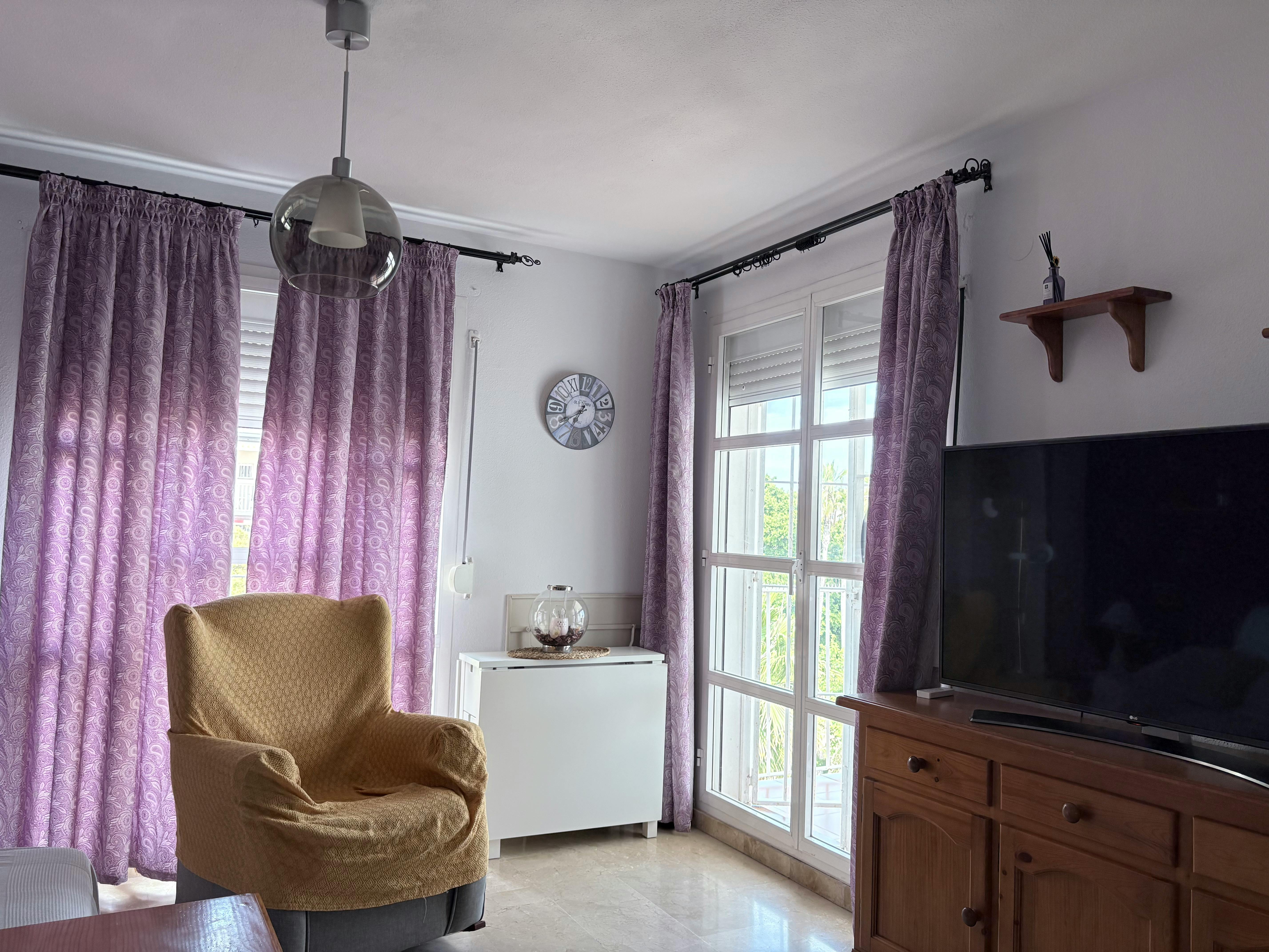 私人房间 正在以 €450 的月租出租，其位于 Benalmádena, Calle los Cármenes