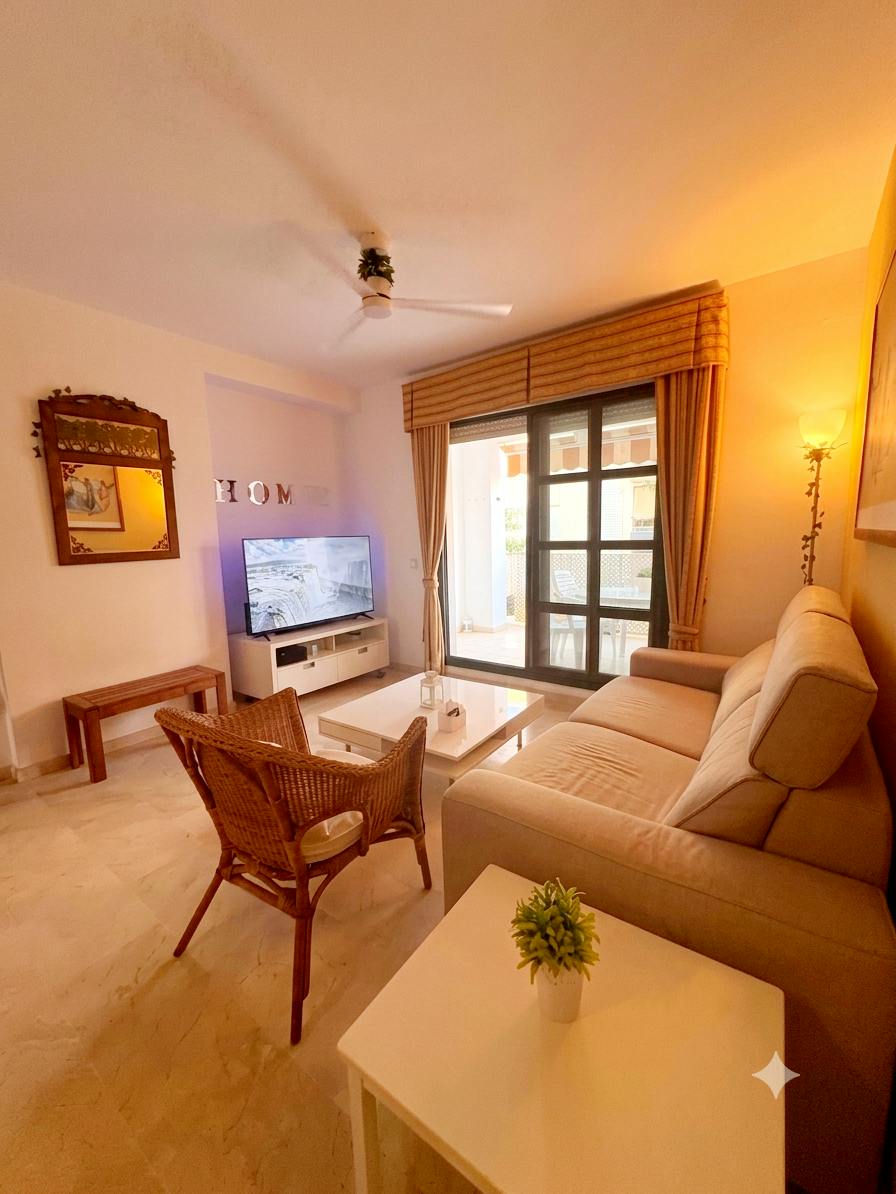 Apartment for rent for €1,500 per month in Cadiz, Avenida Pez Espada