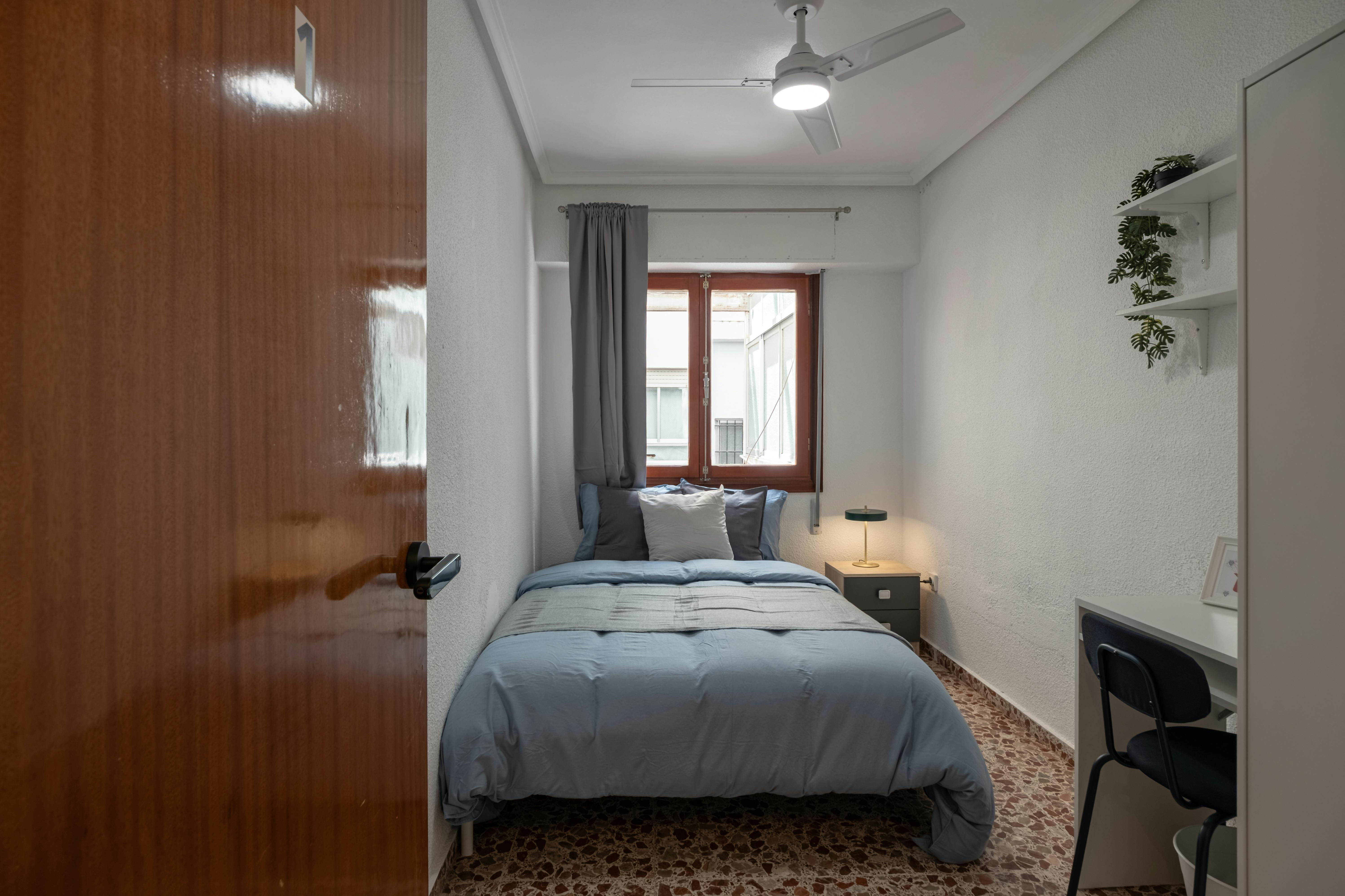 Private room for rent for €310 per month in Alicante, Avinguda Novelda