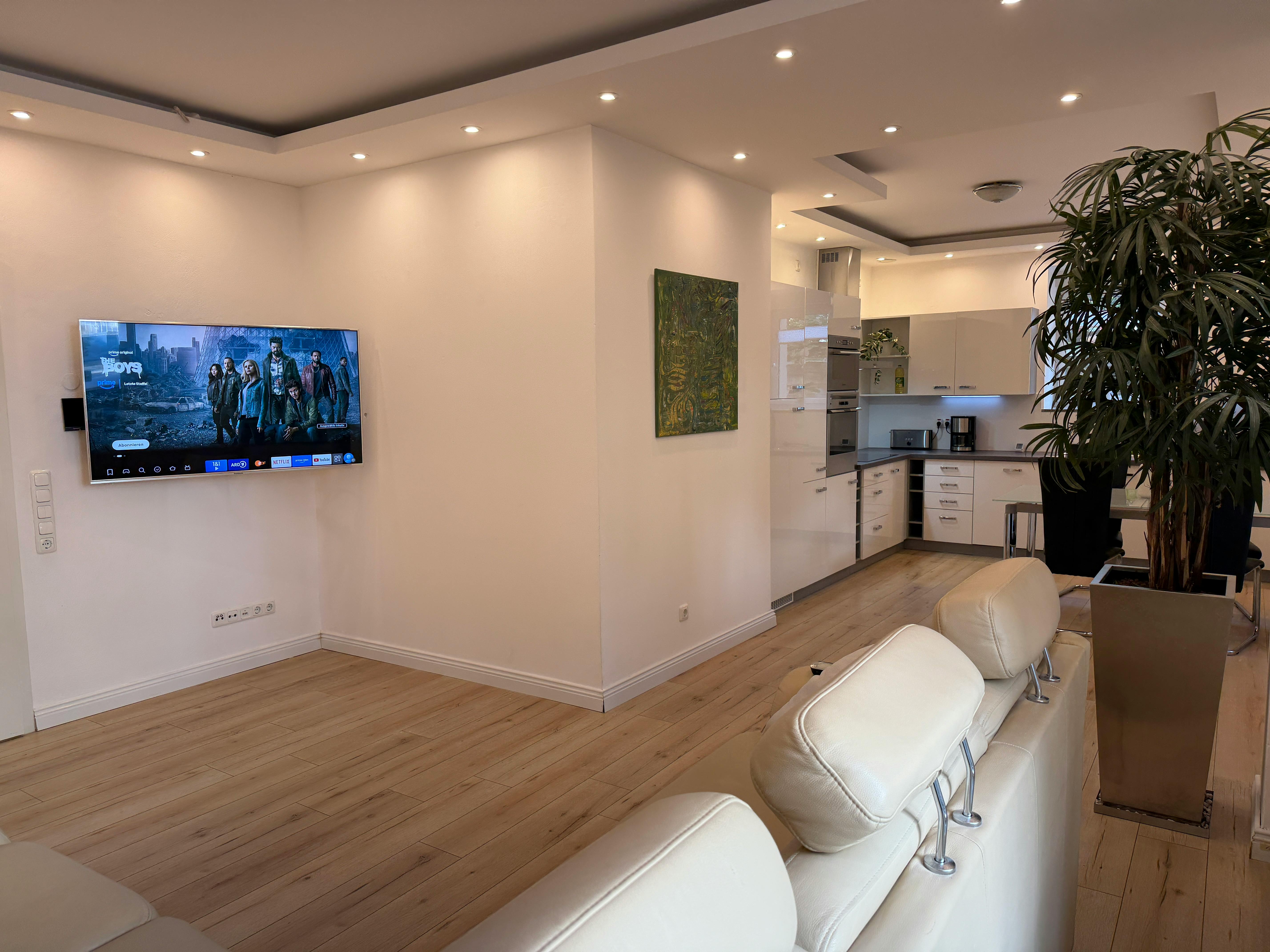 Apartment for rent for €2,600 per month in Wiesbaden, Emser Straße