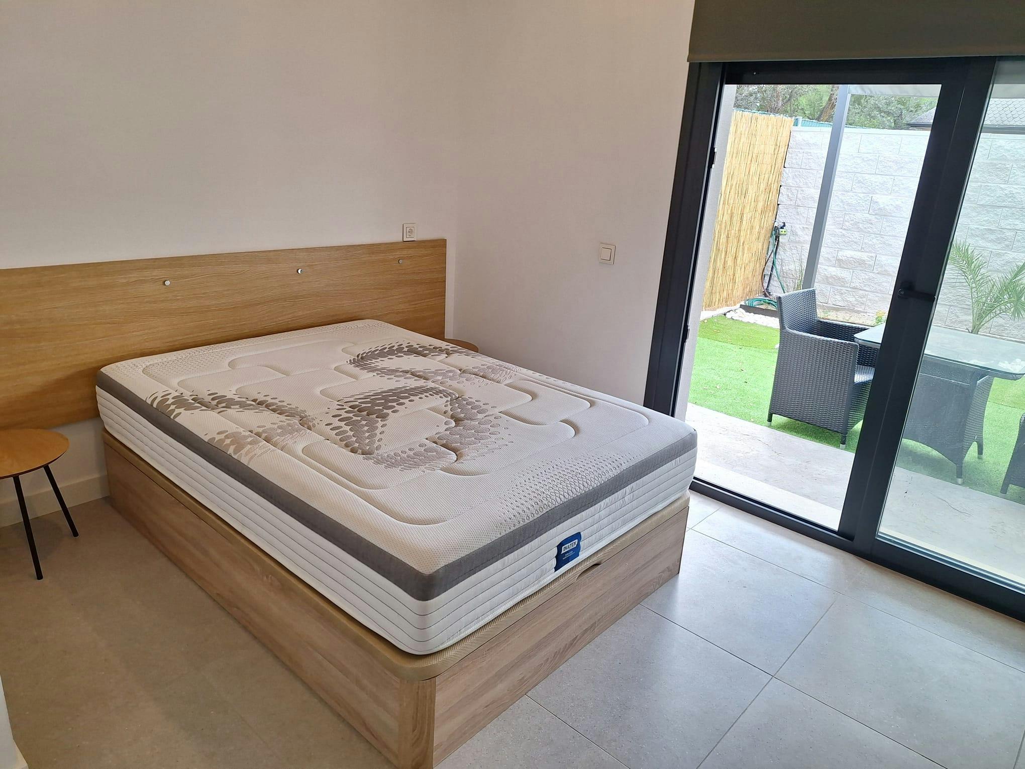 House for rent for €1,250 per month in Madrid, Calle Alfaneque