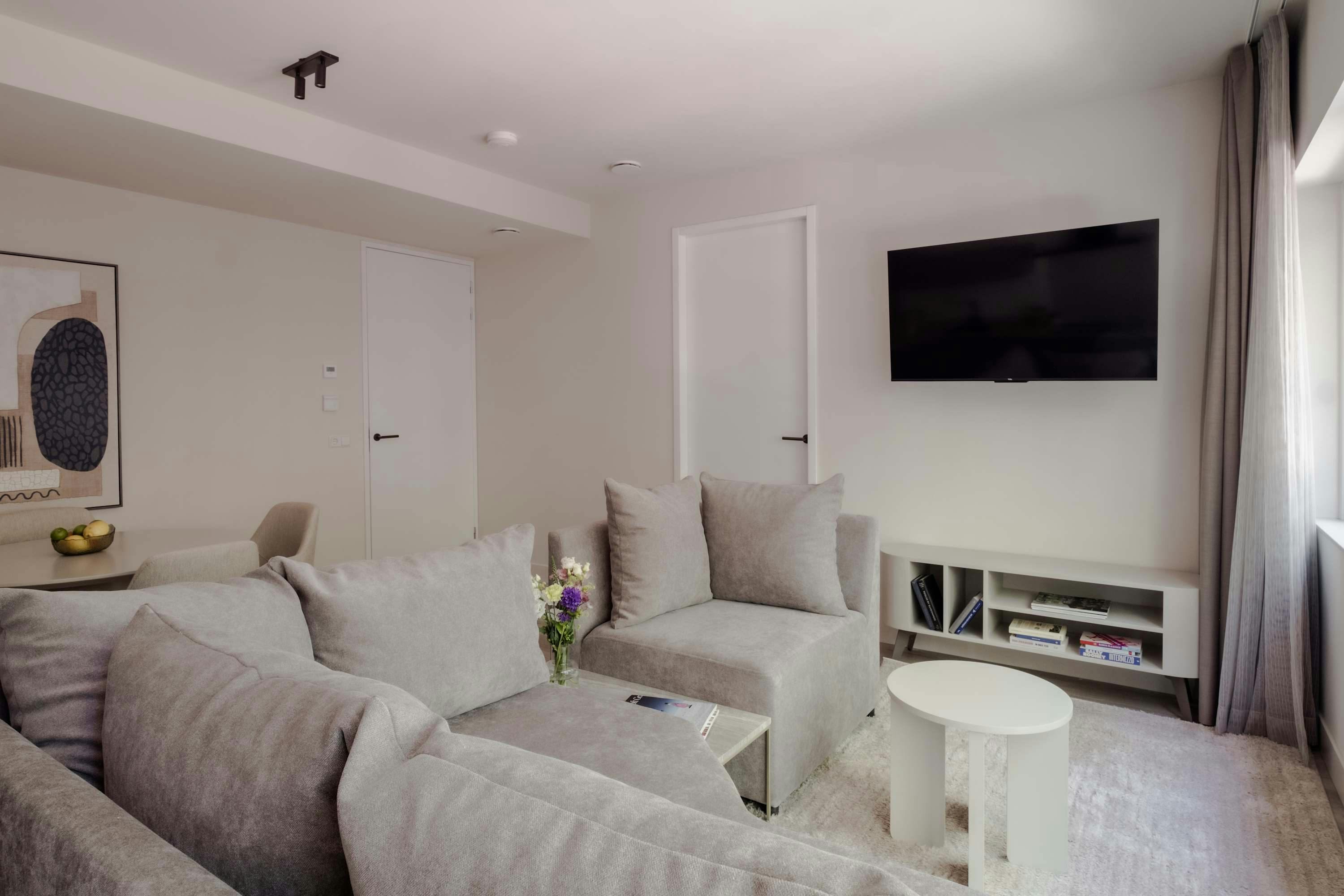 Appartement te huur voor € 4.030 per maand in Rotterdam, Mathenesserlaan
