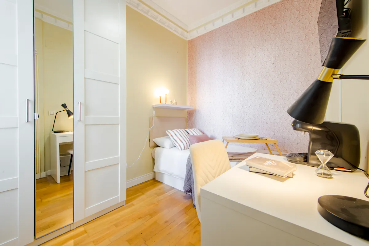 Private room in Plaza de Manuel Becerra, Madrid (1709400) ROOM