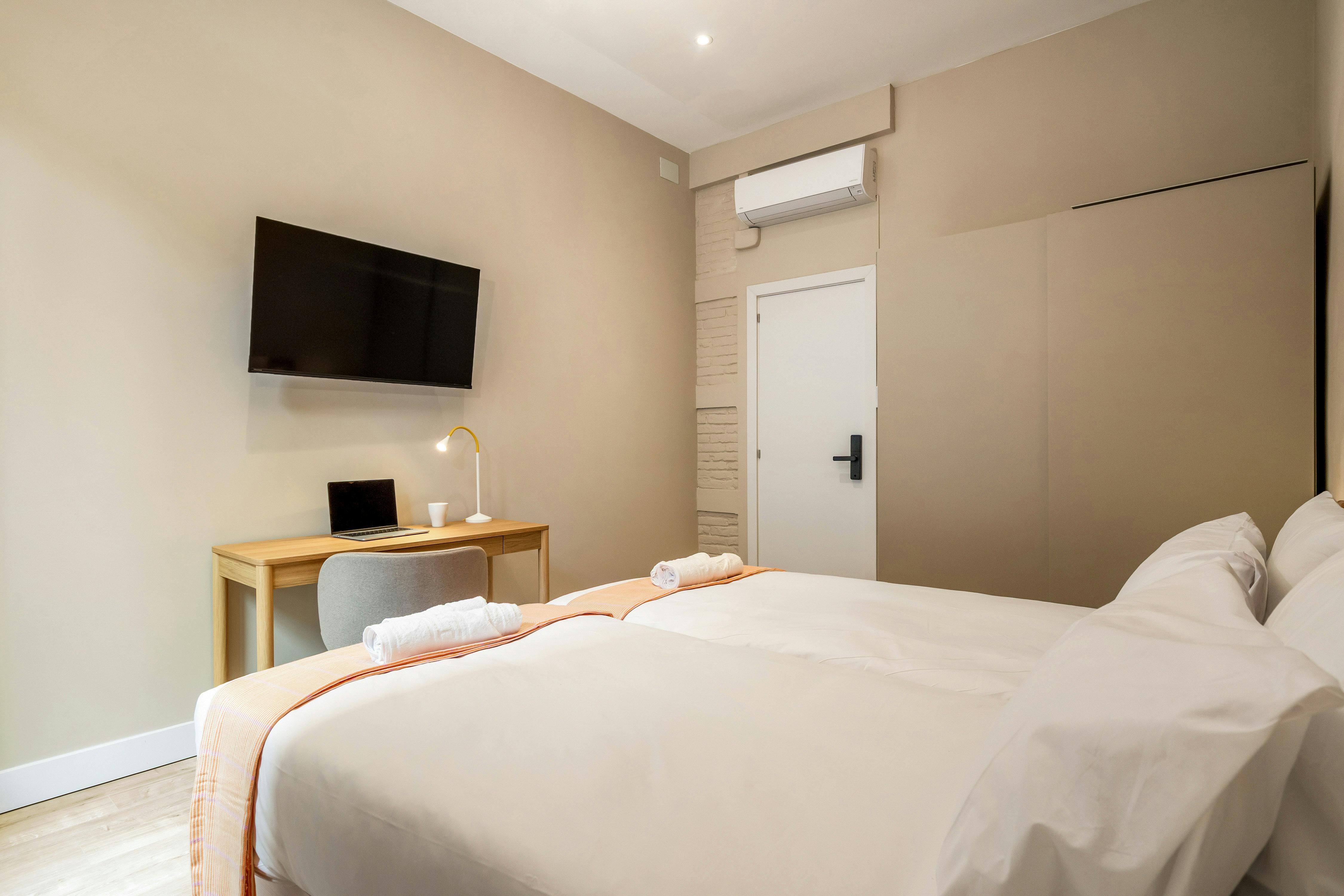 6-Bedroom Apartment in Ronda de Sant Antoni, Barcelona (1709442) room image 1