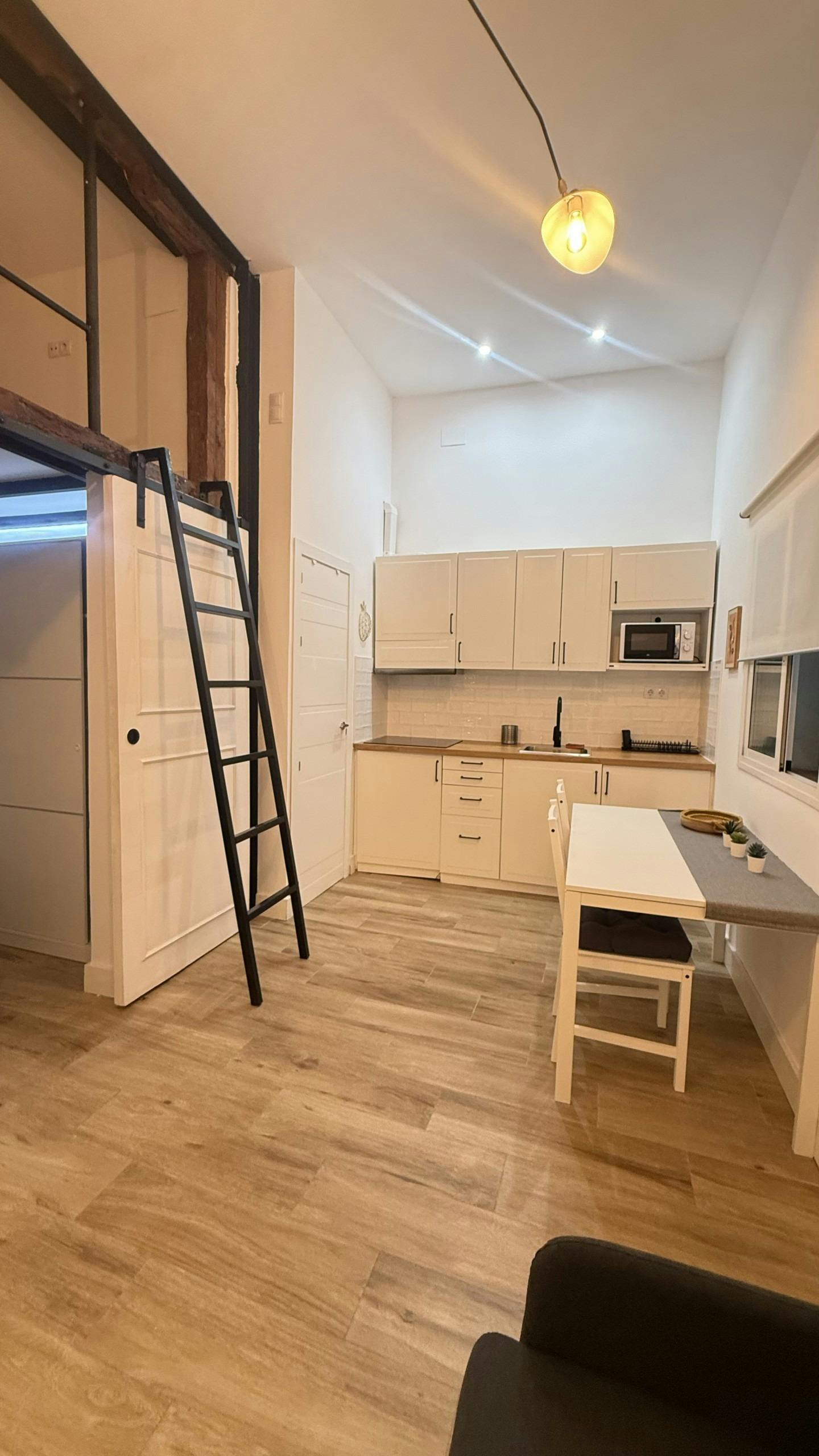 1-Bedroom Apartment in Calle de Carnicer, Madrid (1709456) room image 1