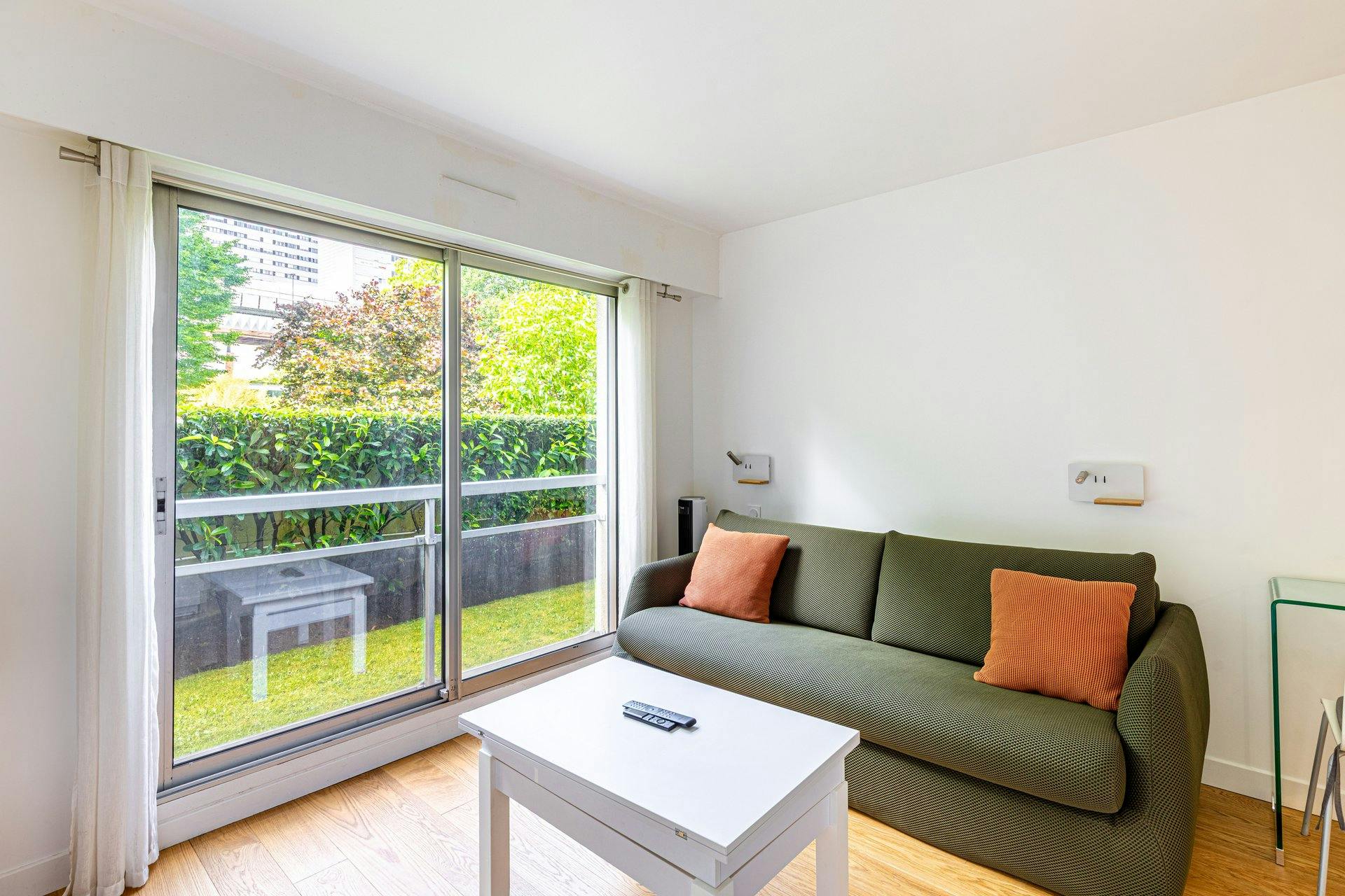 Rue Carle Hébert, Courbevoie preview