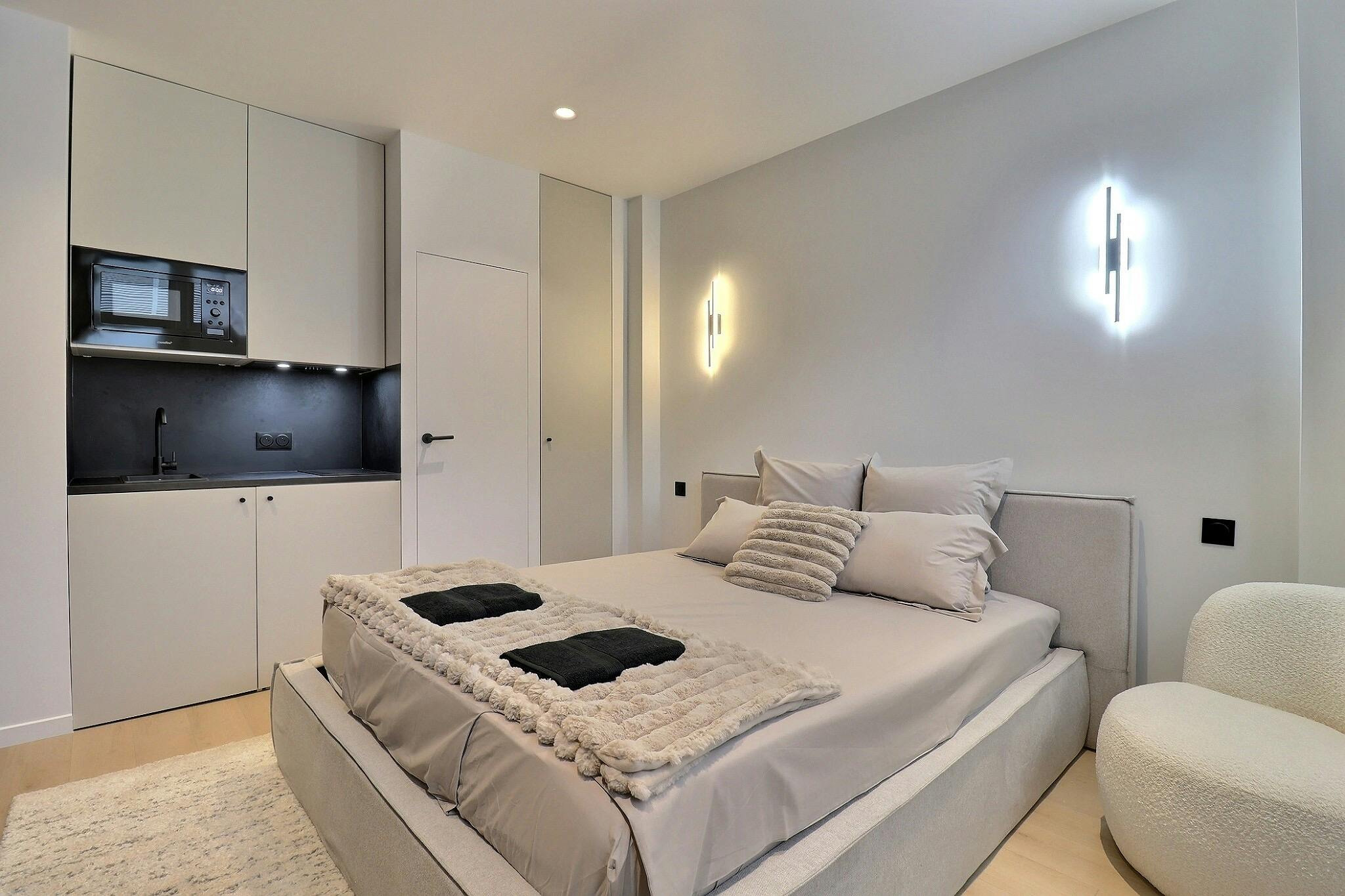 Rue le Brun, Paris preview