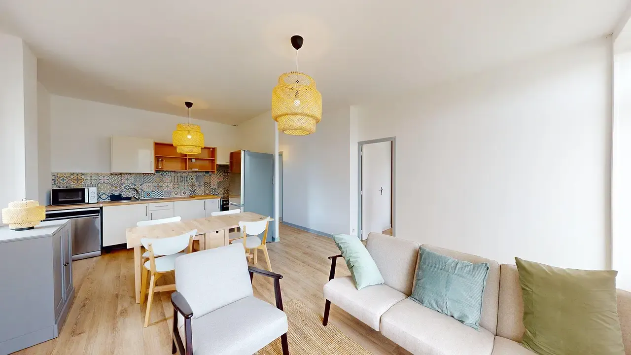 4-Bedroom Apartment in Allée Francis Garnier, Poitiers (1709782) ROOM 1