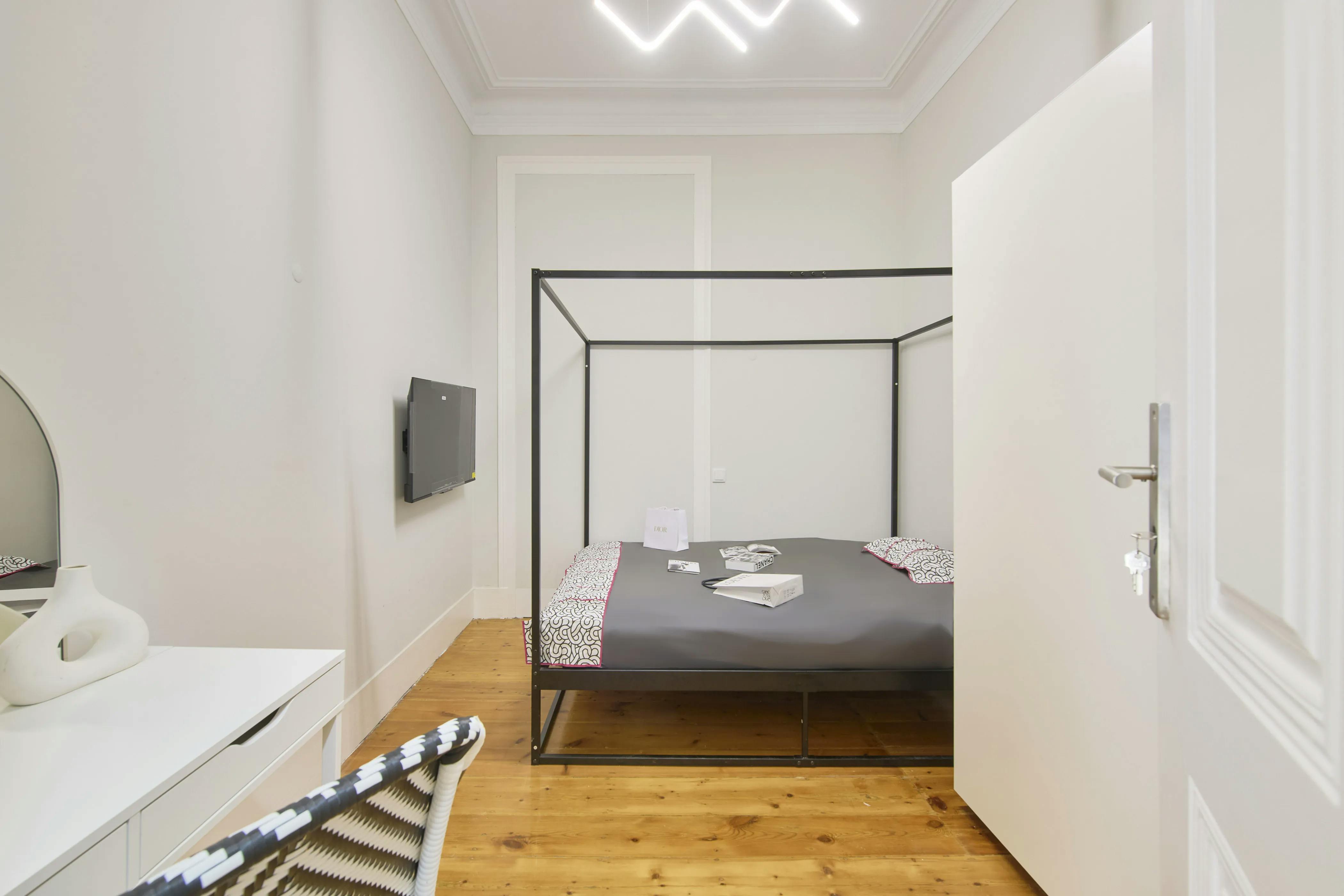 Largo Vitorino Damásio, Lisbon preview