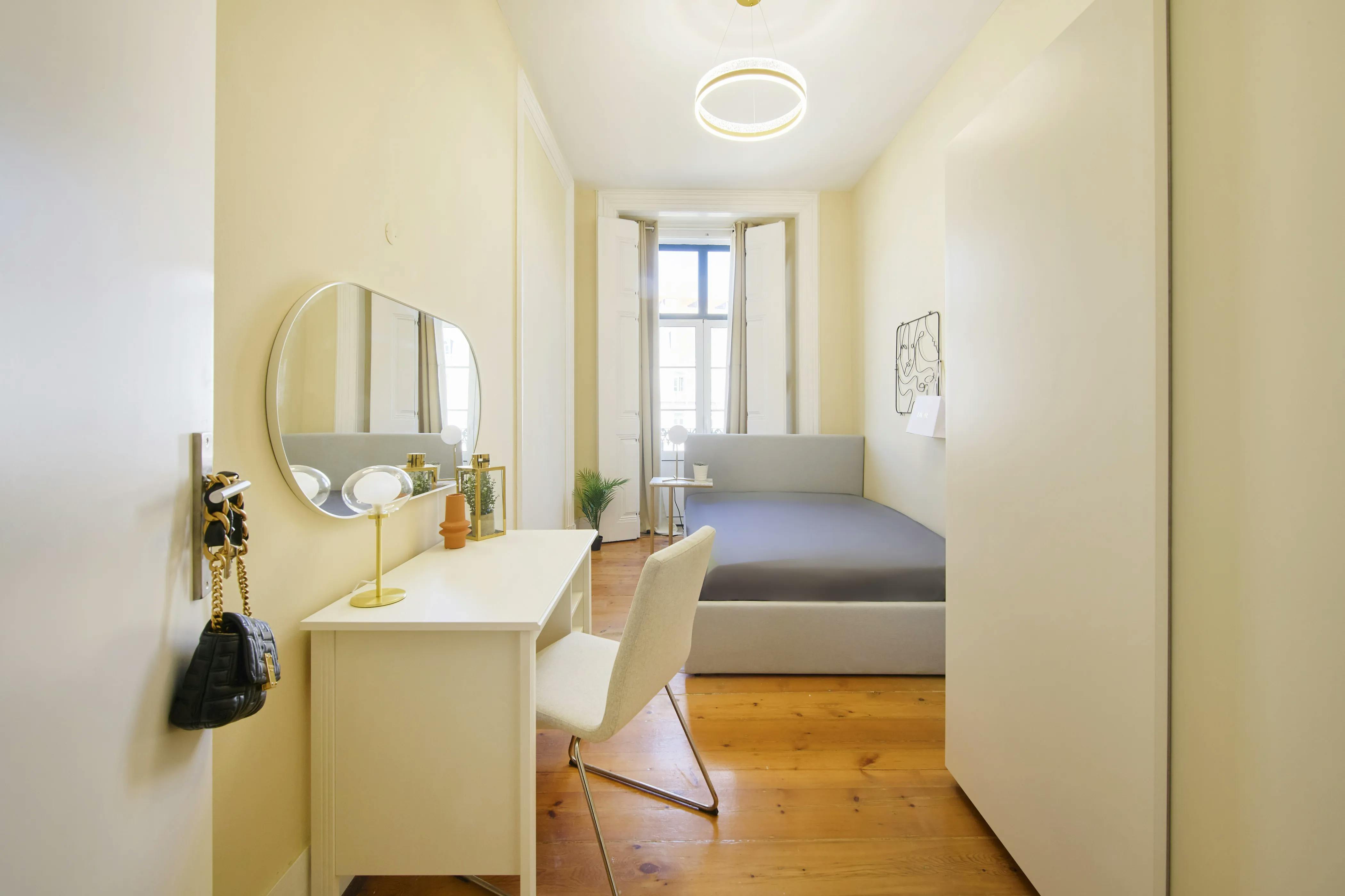 Largo Vitorino Damásio, Lisbon preview