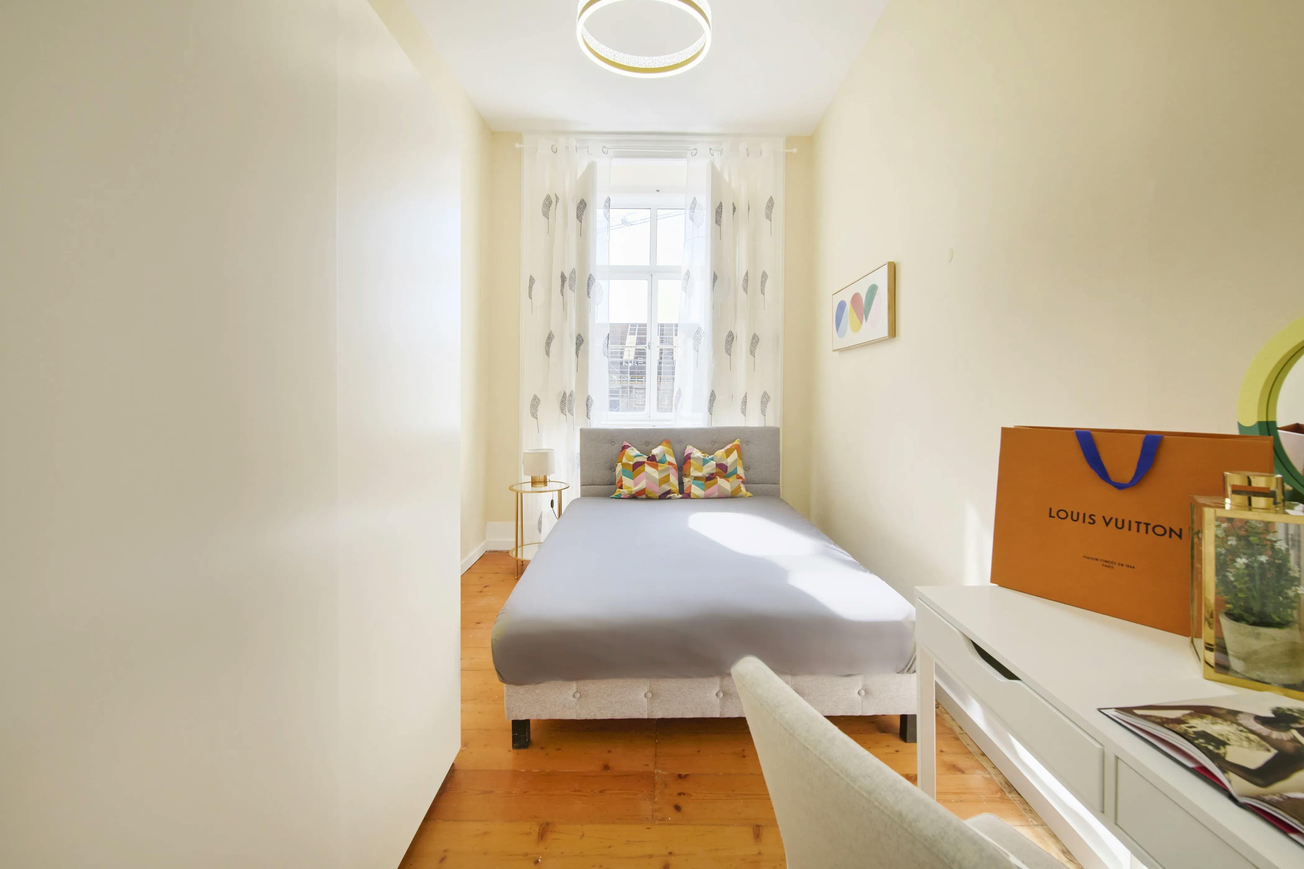 Largo Vitorino Damásio, Lisbon preview