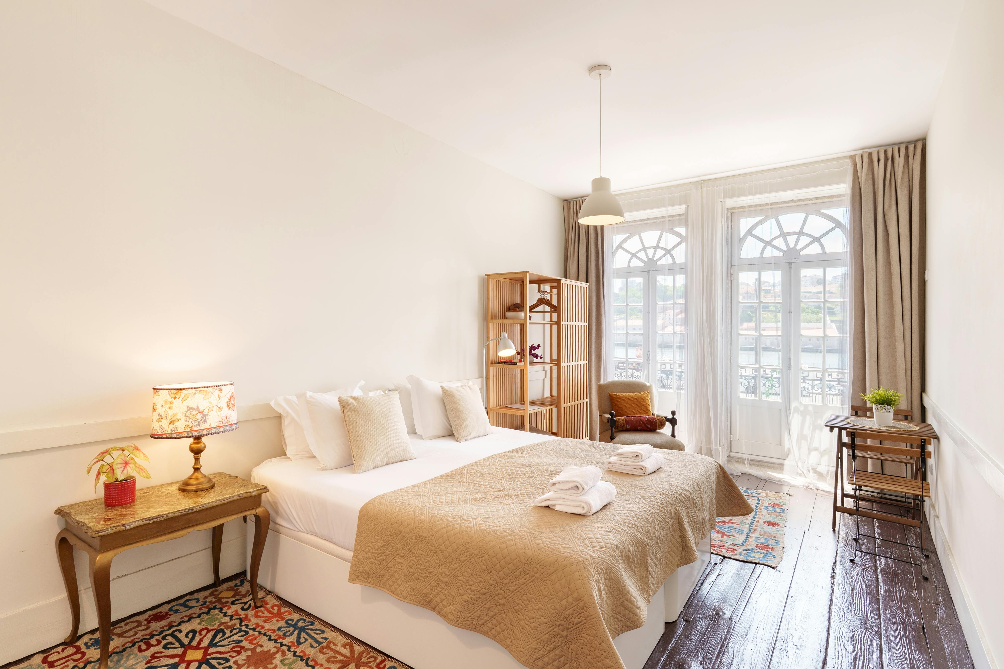 Studio for rent for €900 per month in Porto, Rua de Miragaia