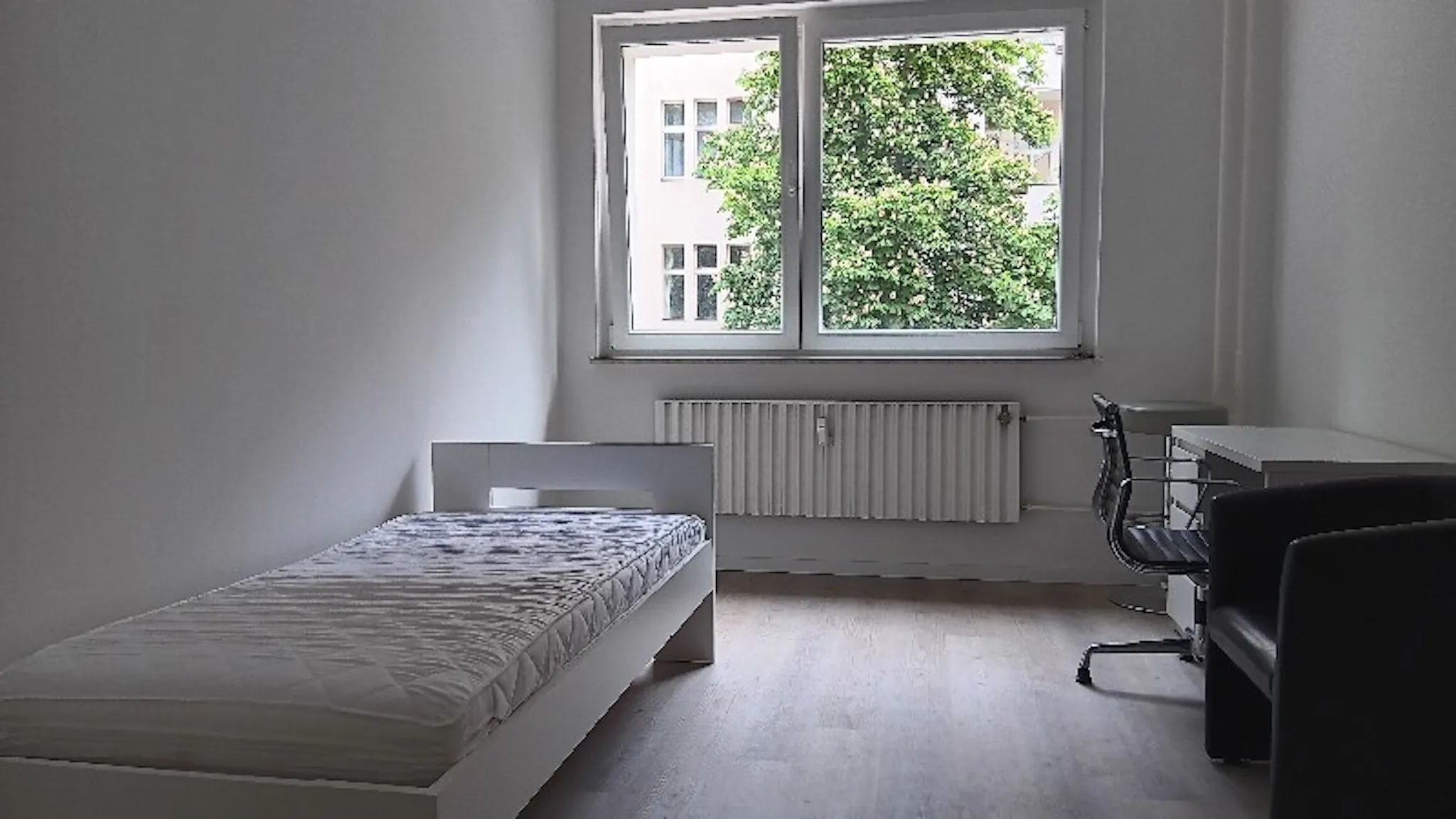 Dahlmannstraße, Berlin preview