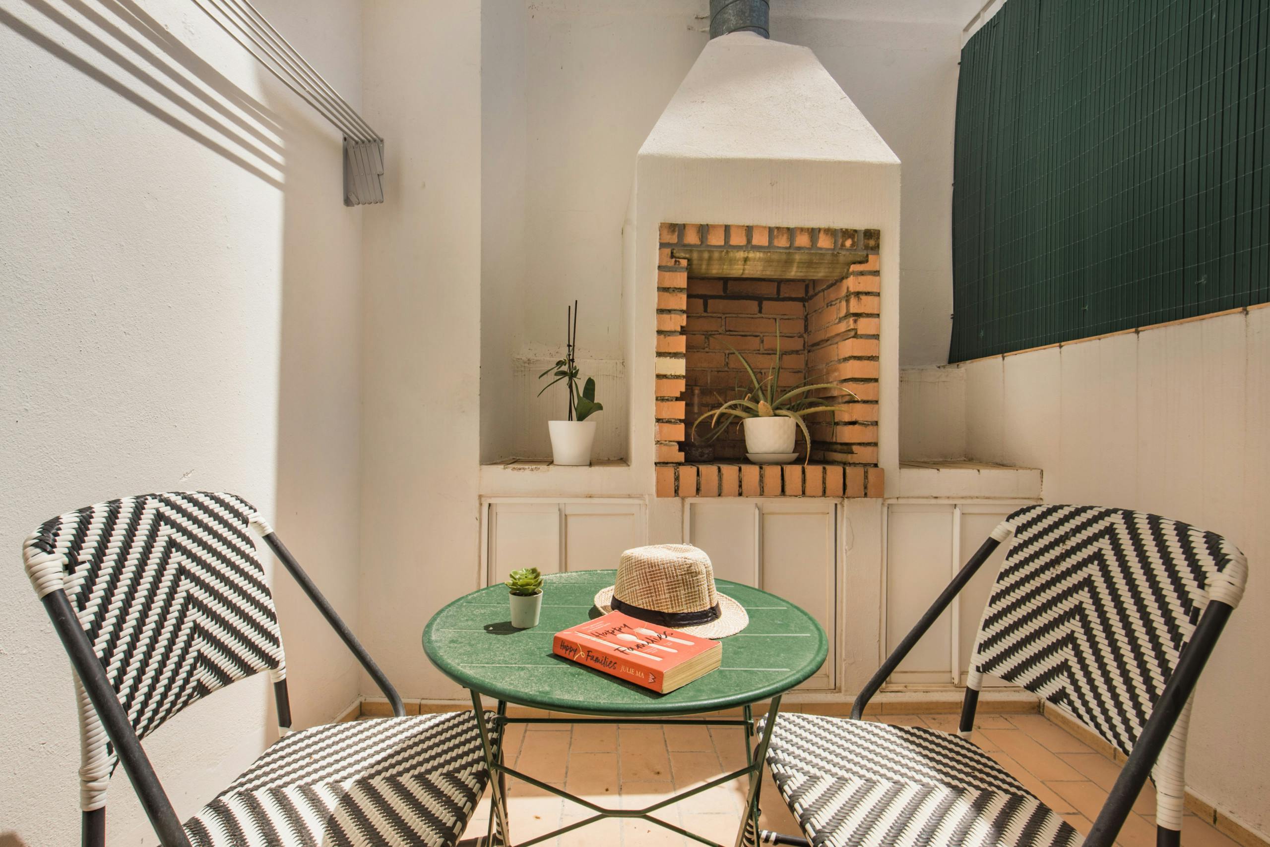 2-Bedroom Apartment in Largo da Mota, Faro  4