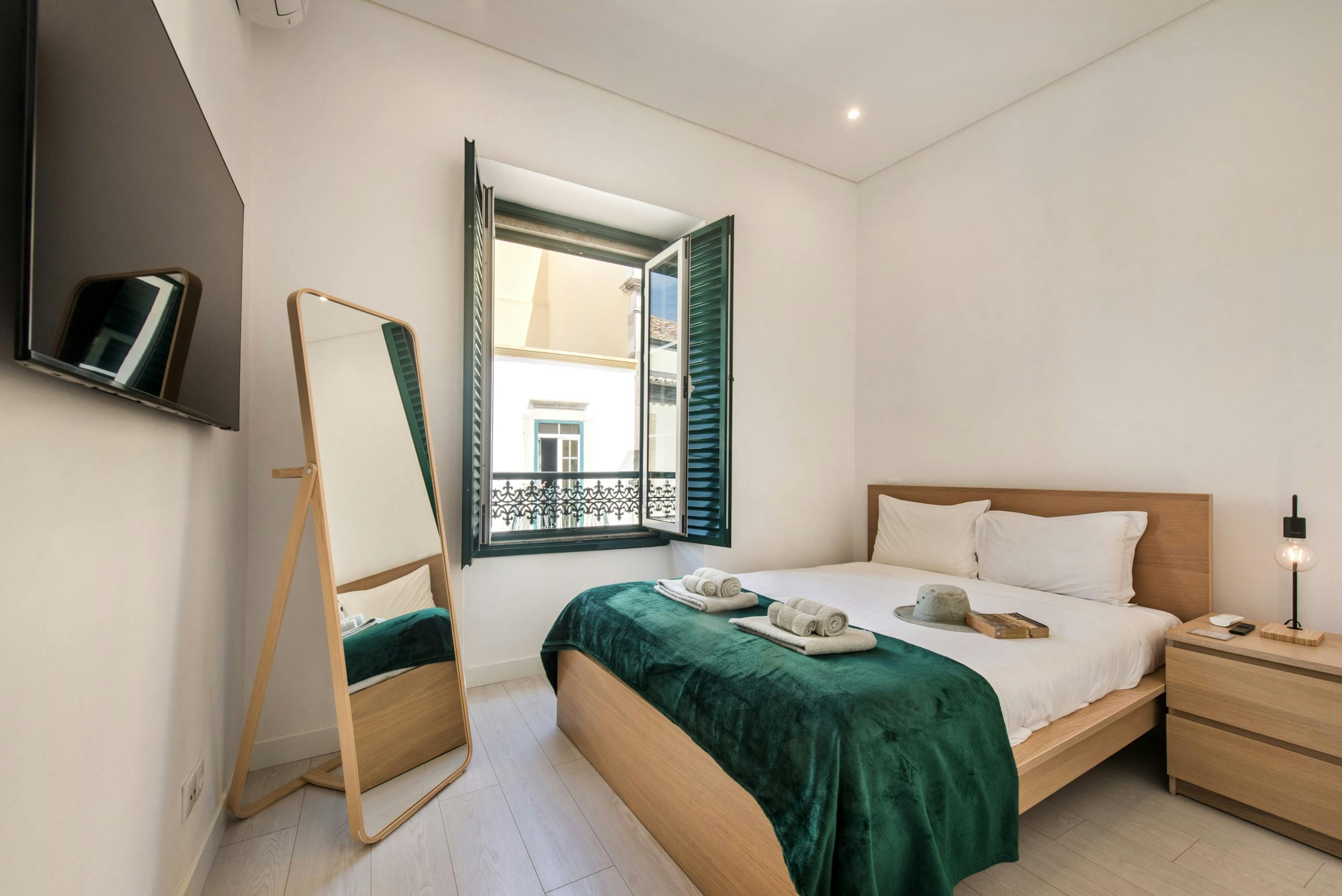 2-Bedroom Apartment in Largo da Mota, Faro  2