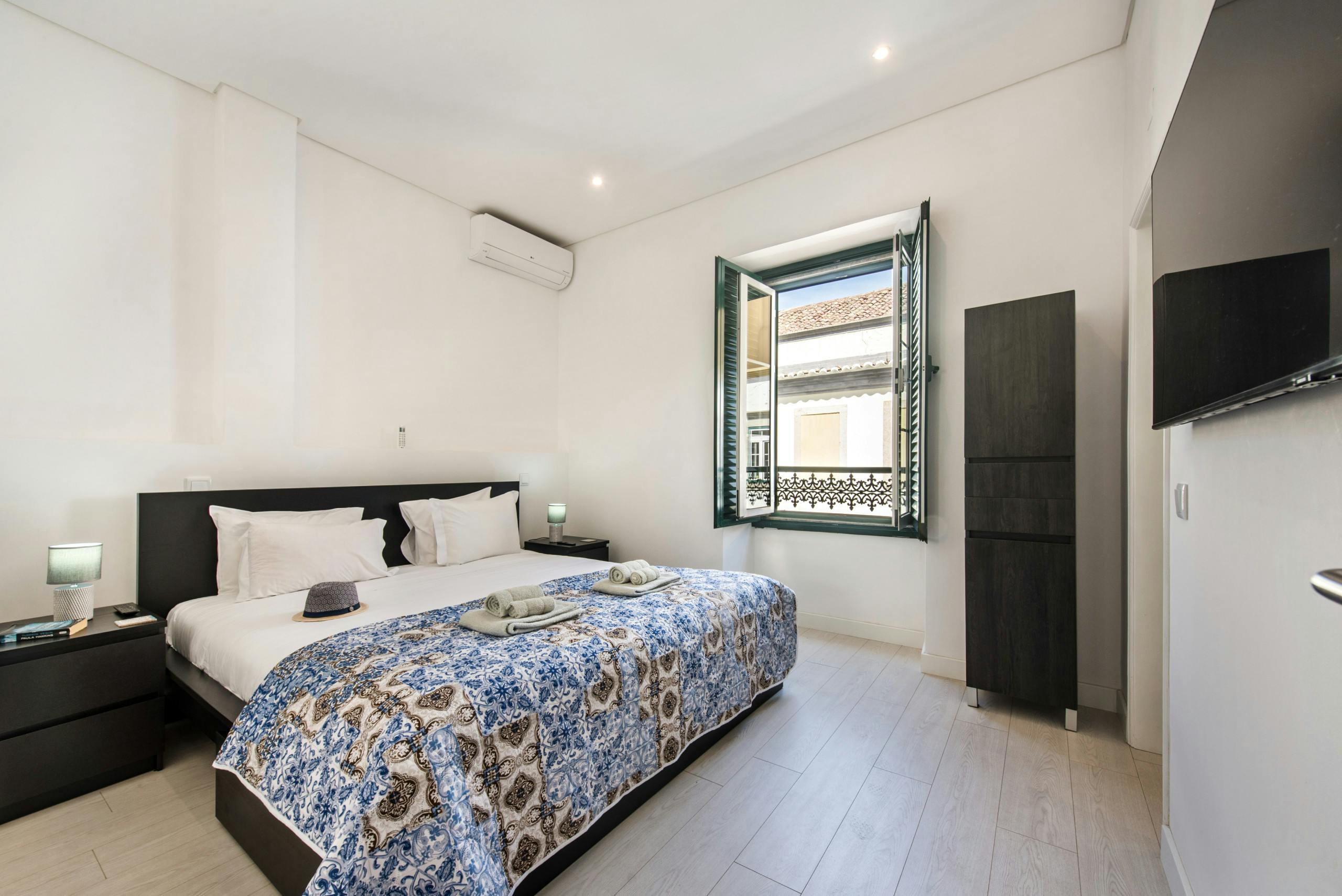 2-Bedroom Apartment in Largo da Mota, Faro  1