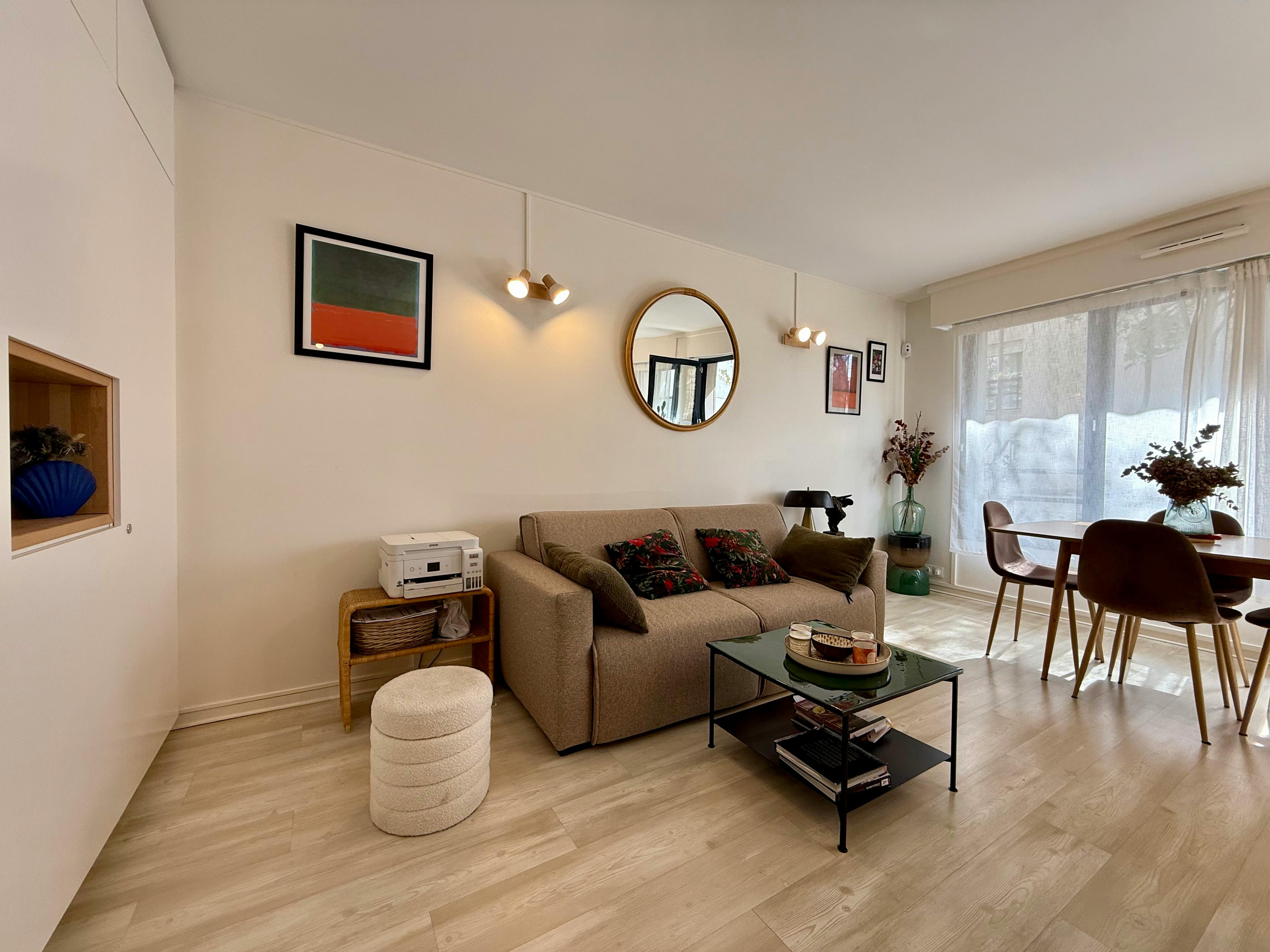 Rue de l'Hôpital Saint-Louis, Paris preview