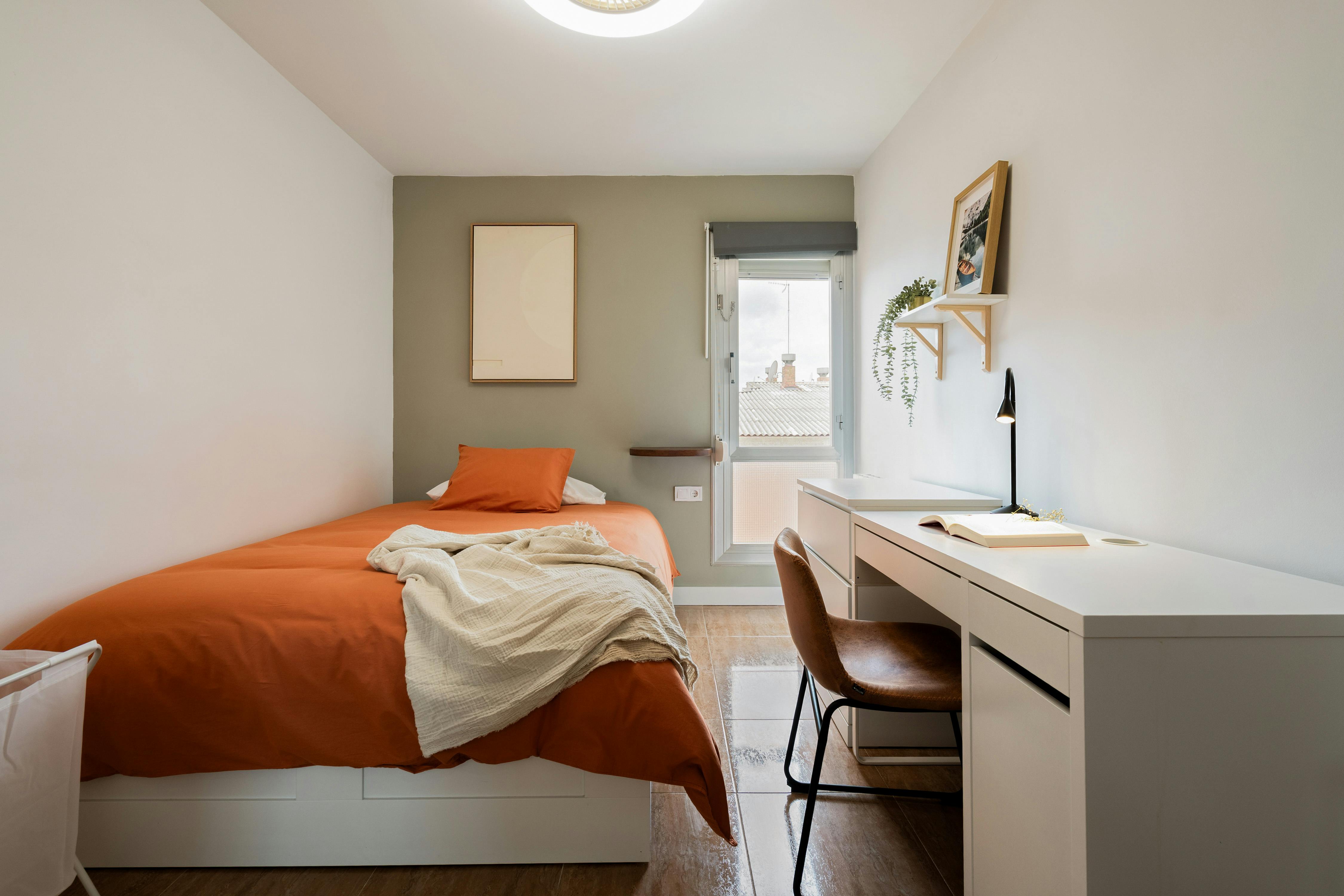 Private room in Carrer d'Ovidi, Sabadell (1711100) room image 2