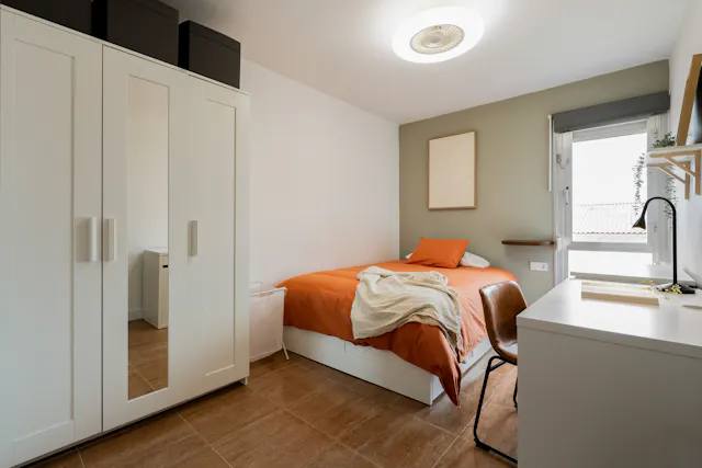Private room in Carrer d'Ovidi, Sabadell (1711100) room image 1
