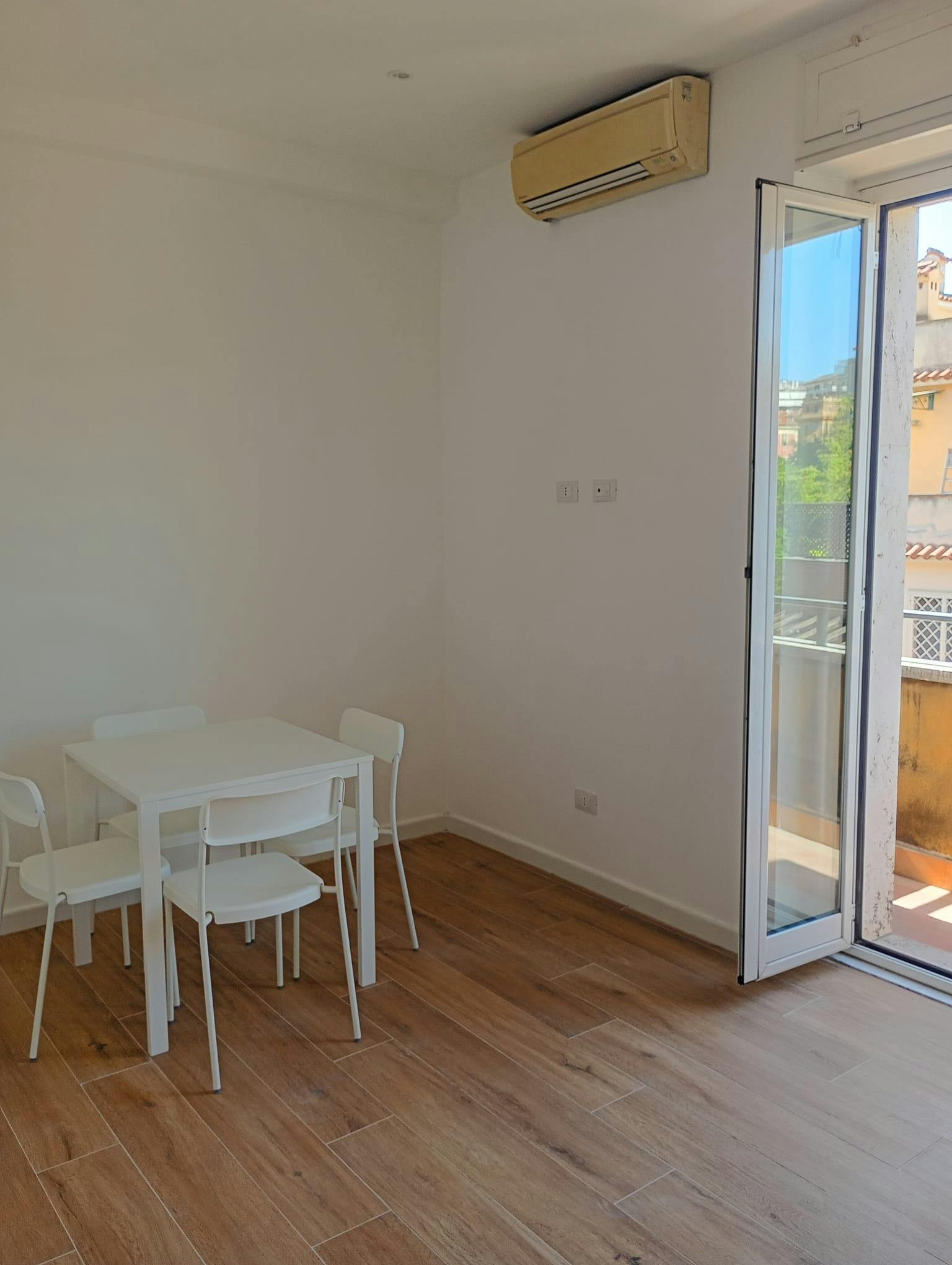 Appartement te huur voor € 1.100 per maand in Rome, Via Benadir