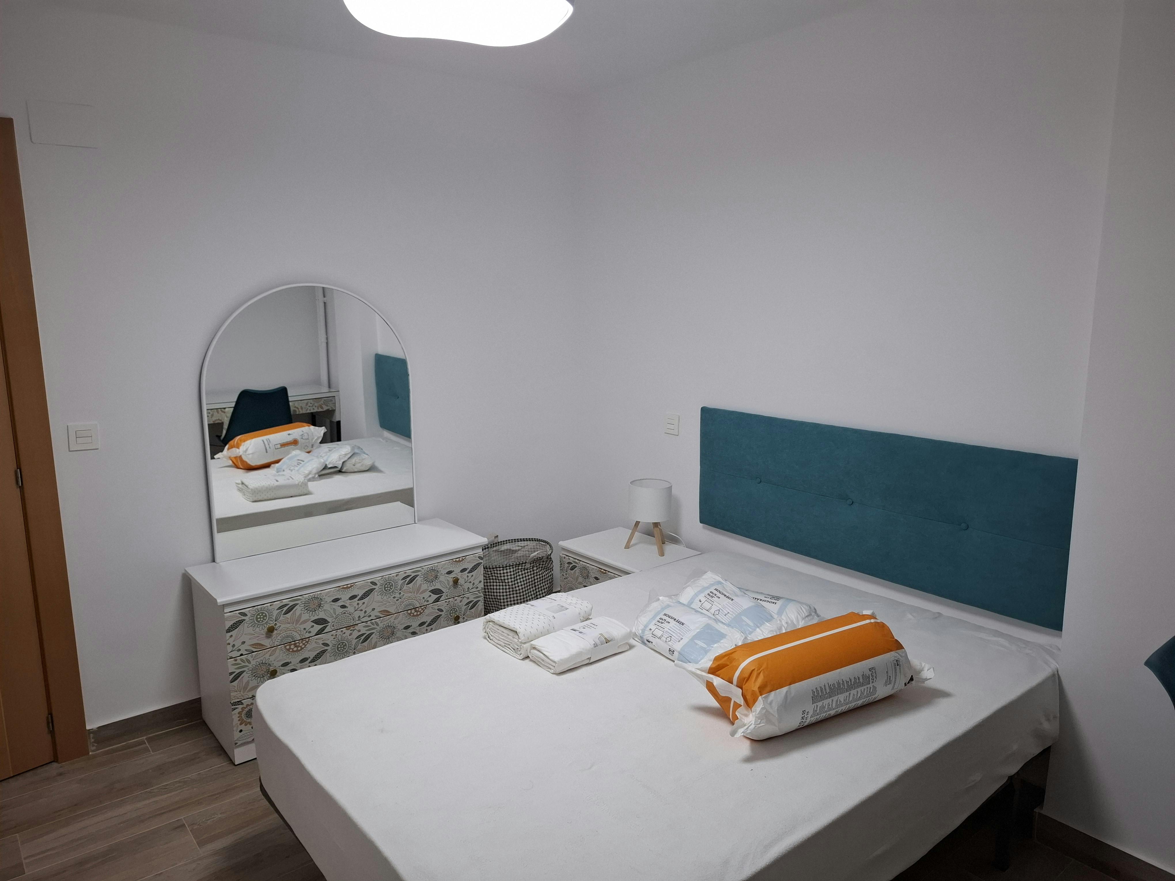 Private room for rent for €550 per month in Zaragoza, Calle de Sevilla